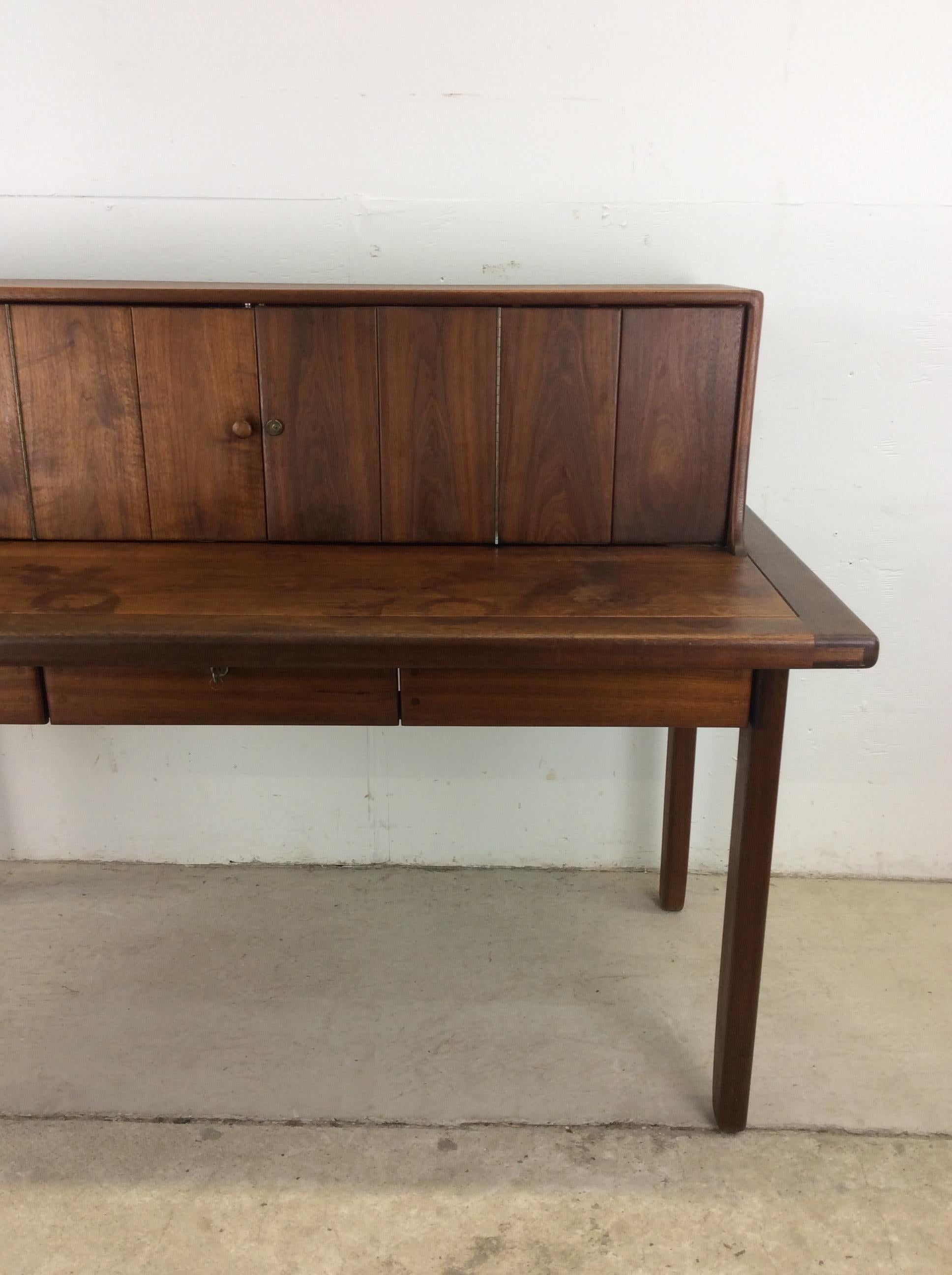 Mid Century Modern Massivholz-Schreibtisch mit Stauraum (amerikanisch)