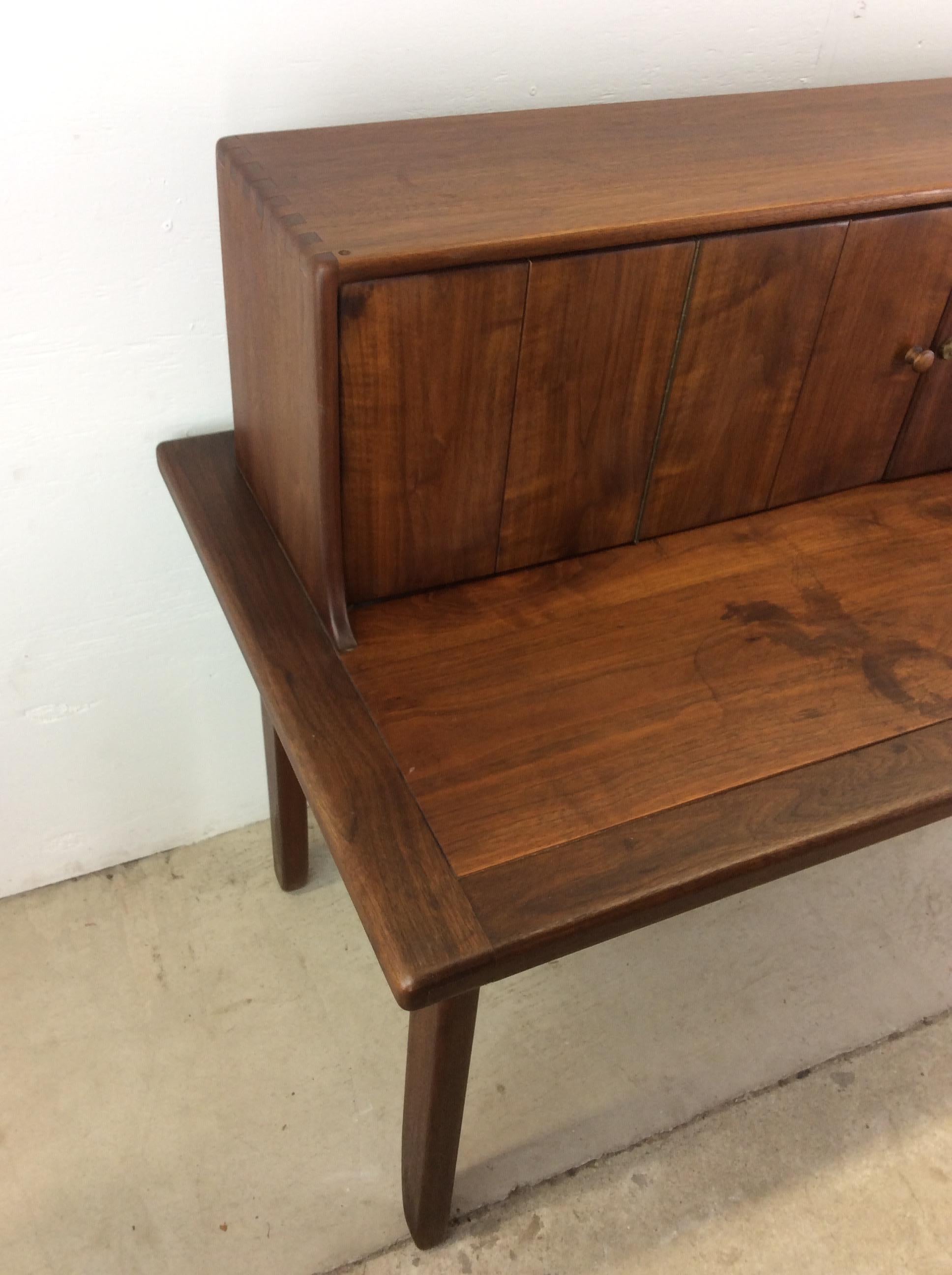 Mid Century Modern Massivholz-Schreibtisch mit Stauraum 1