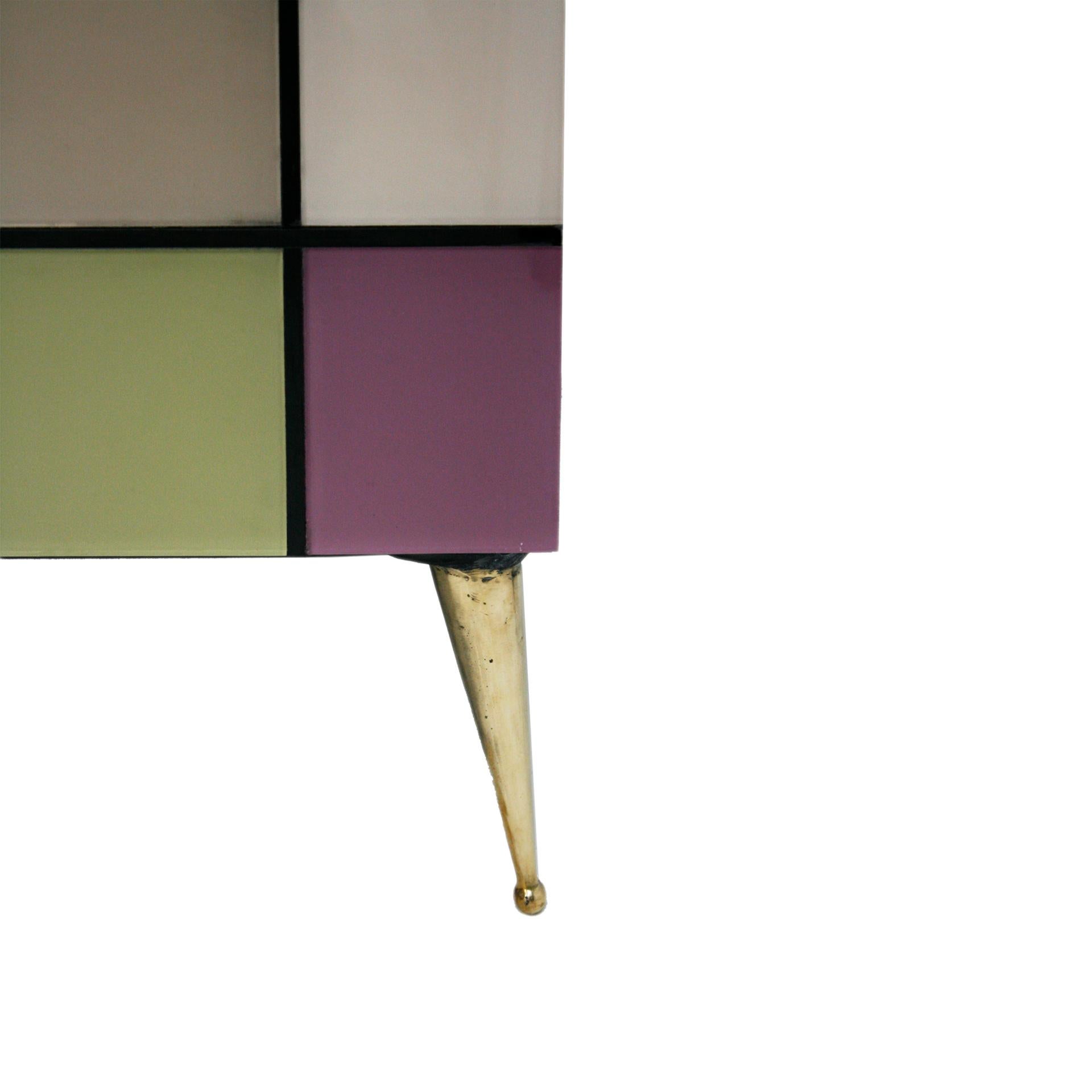 Modernes italienisches Sideboard aus Massivholz und farbigem Glas aus der Mitte des Jahrhunderts (Italienisch) im Angebot