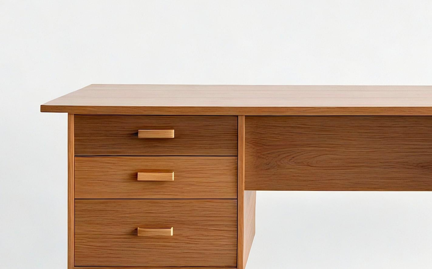 Mid-Century moderno Scrivania moderna di metà secolo in legno massiccio di Artisanal in vendita