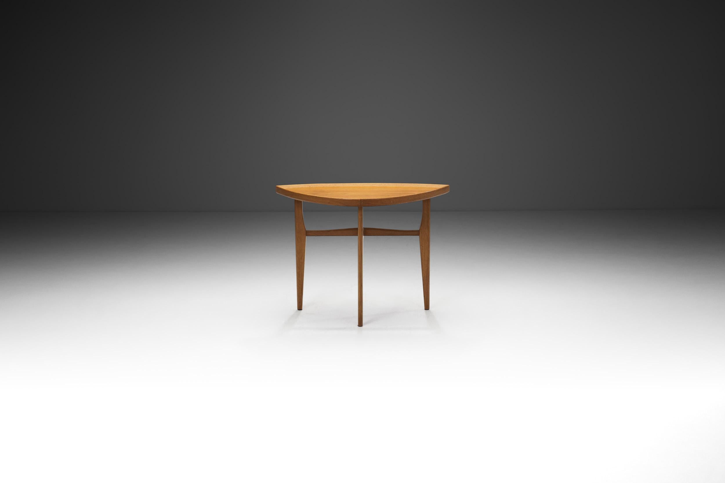 Mid-Century Modern Solid Wood Side Table, Sweden 1950s In Good Condition In Utrecht, NL