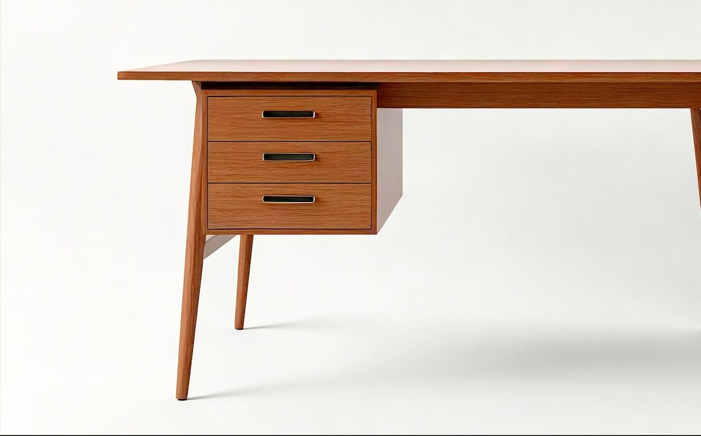 XXI secolo e contemporaneo Scrivania moderna di metà secolo in legno massiccio - Realizzata a mano da Artisanal in vendita