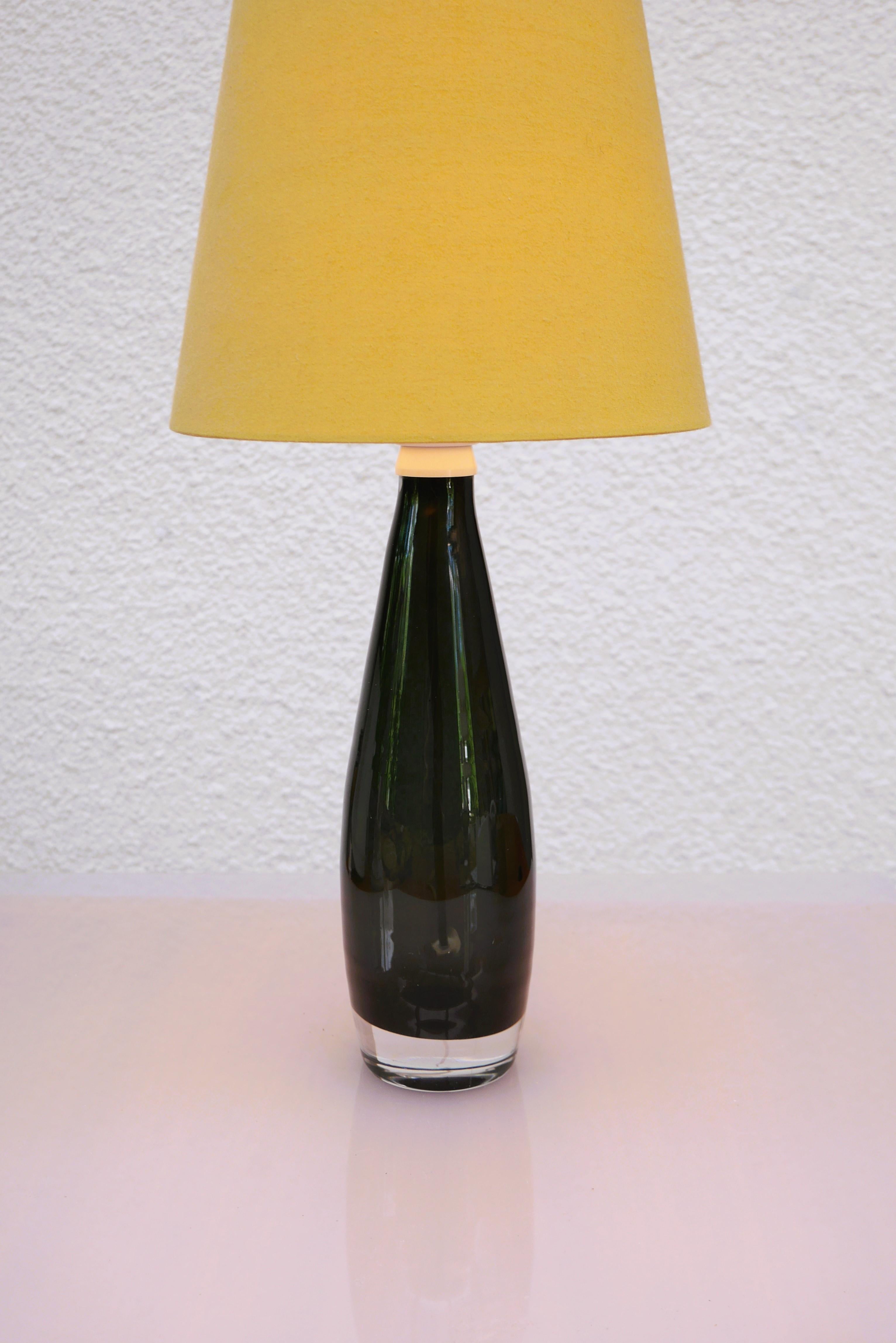 Hand-Crafted Mid-century Modern sommerso lamp base made and signed by Ove Sandberg Kosta For Sale
