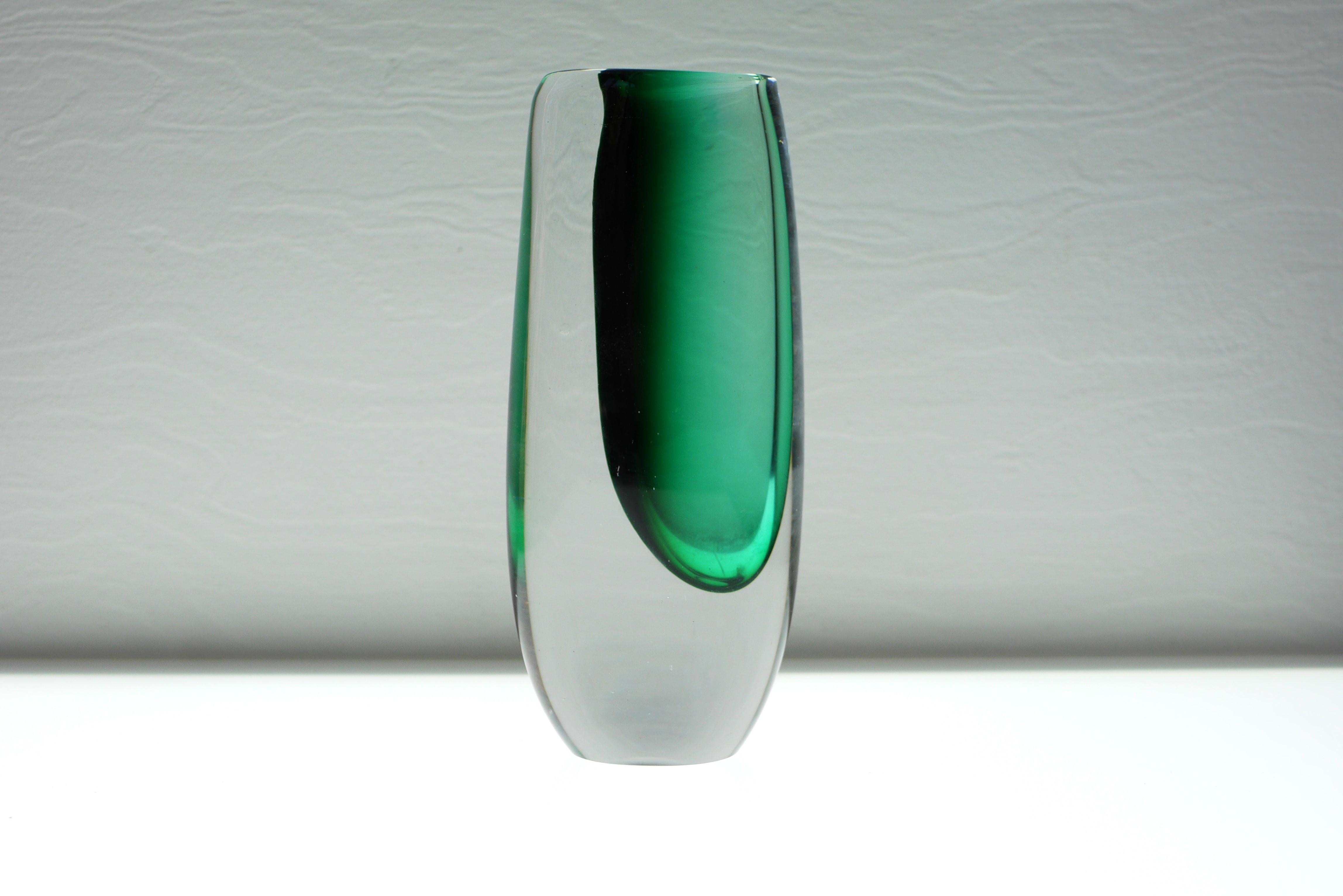 Mid-century modern sommerso vase made by Vicke Lindstrand Kosta, Sweden 4