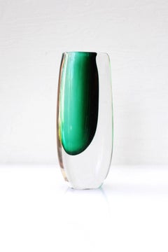 Mid-century modern sommerso vase made by Vicke Lindstrand Kosta, Sweden