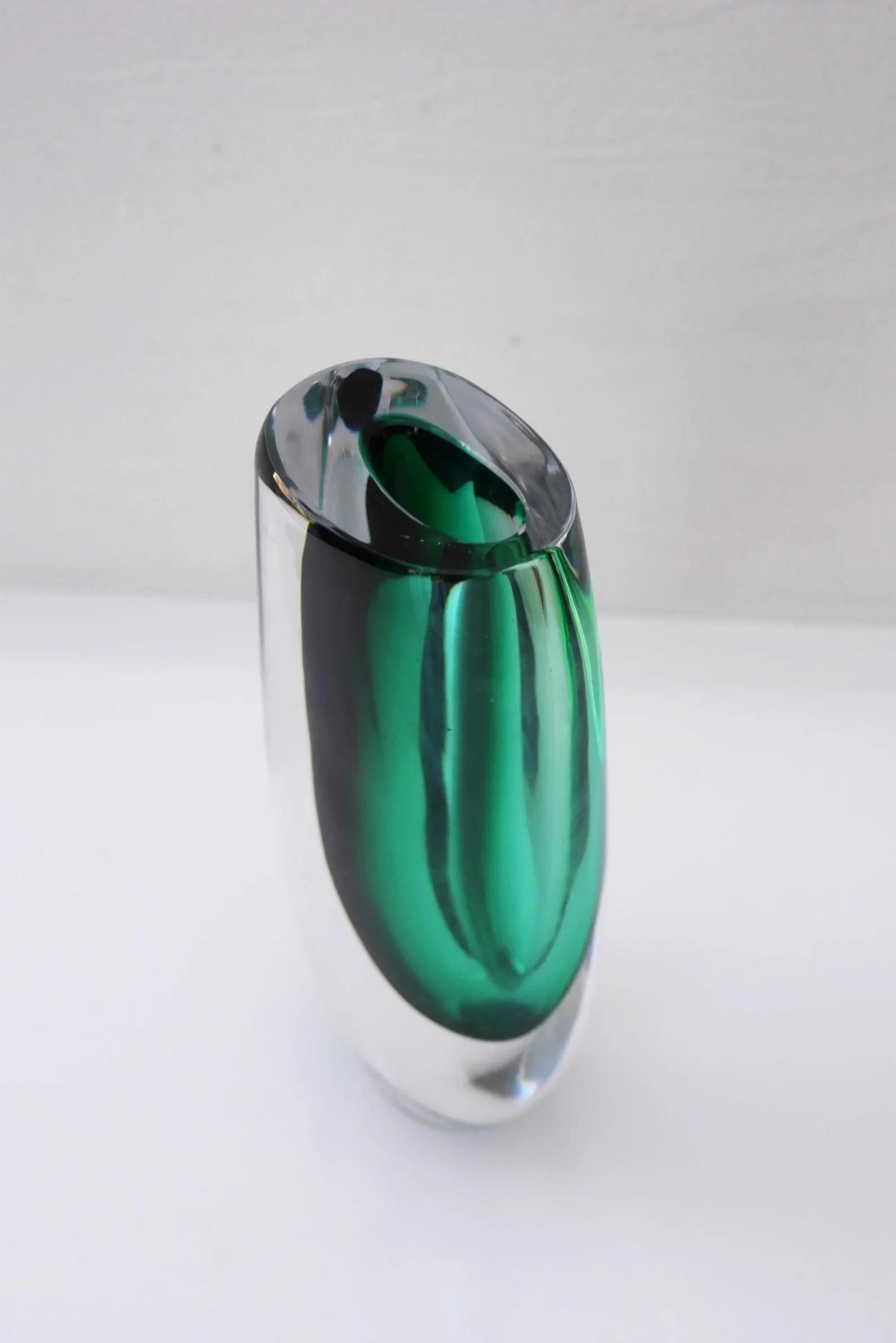 Mid-century modern sommerso vase made by Vicke Lindstrand Kosta, Sweden 5