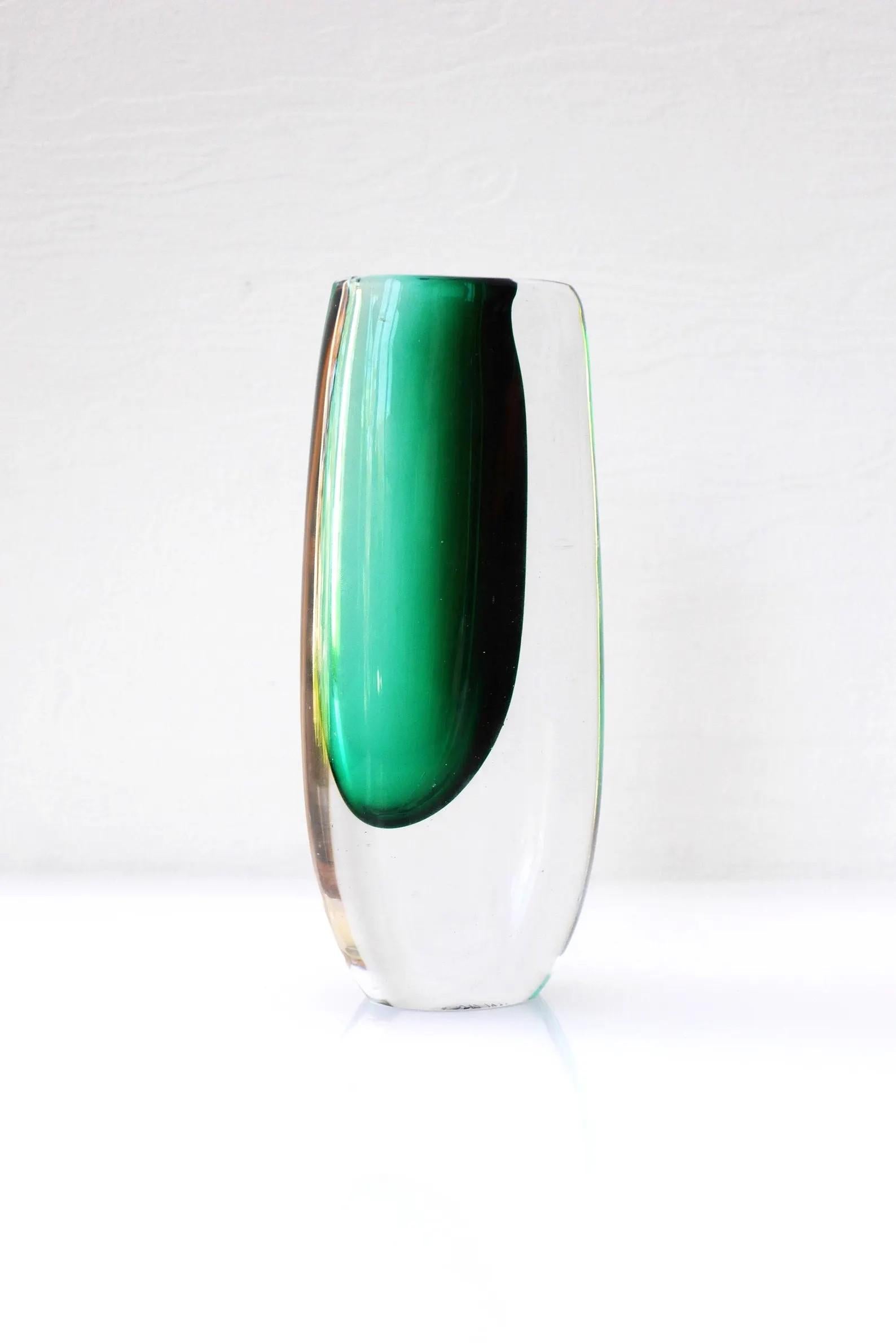 Mid-century modern sommerso vase made by Vicke Lindstrand Kosta, Sweden 6