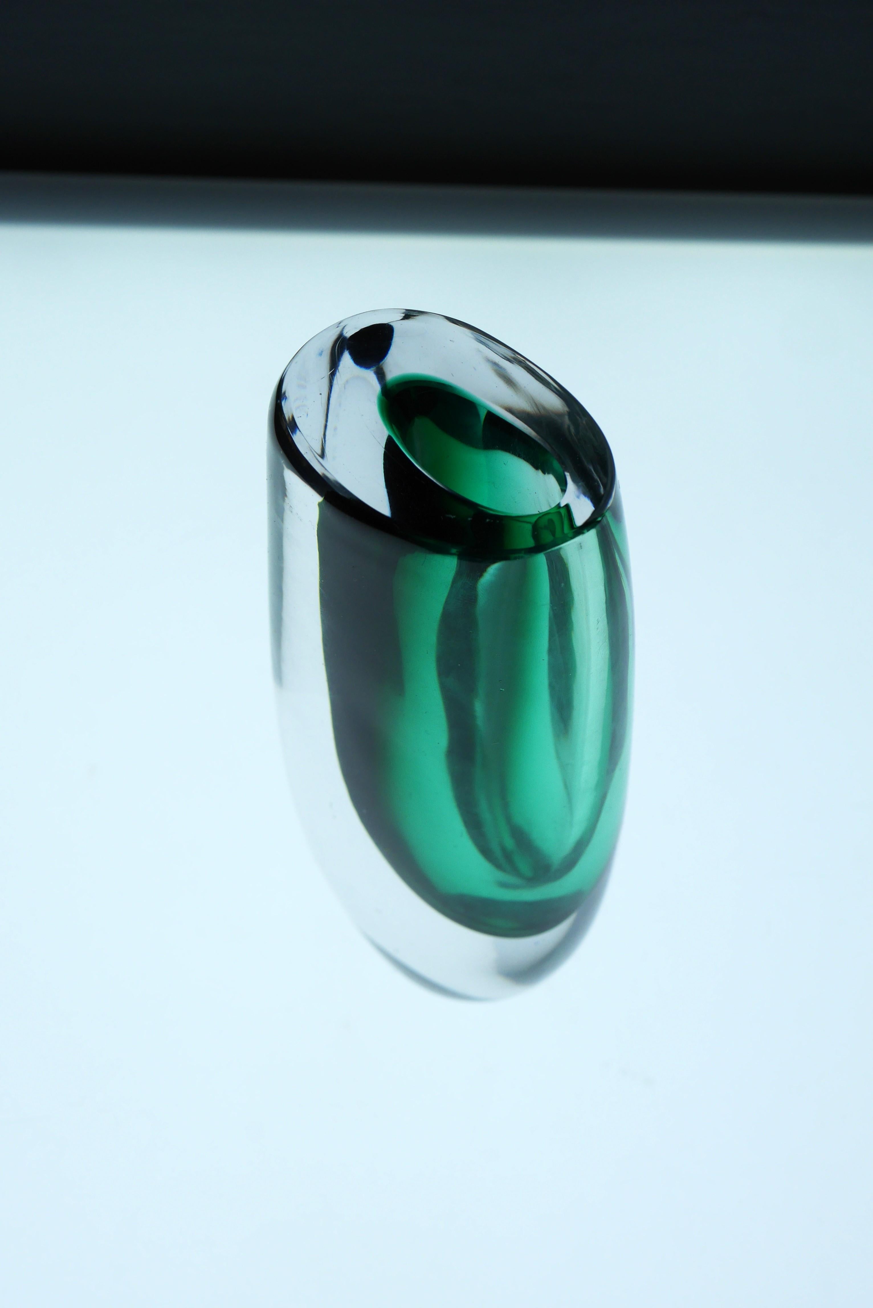 Scandinavian Modern Mid-century modern sommerso vase made by Vicke Lindstrand Kosta, Sweden
