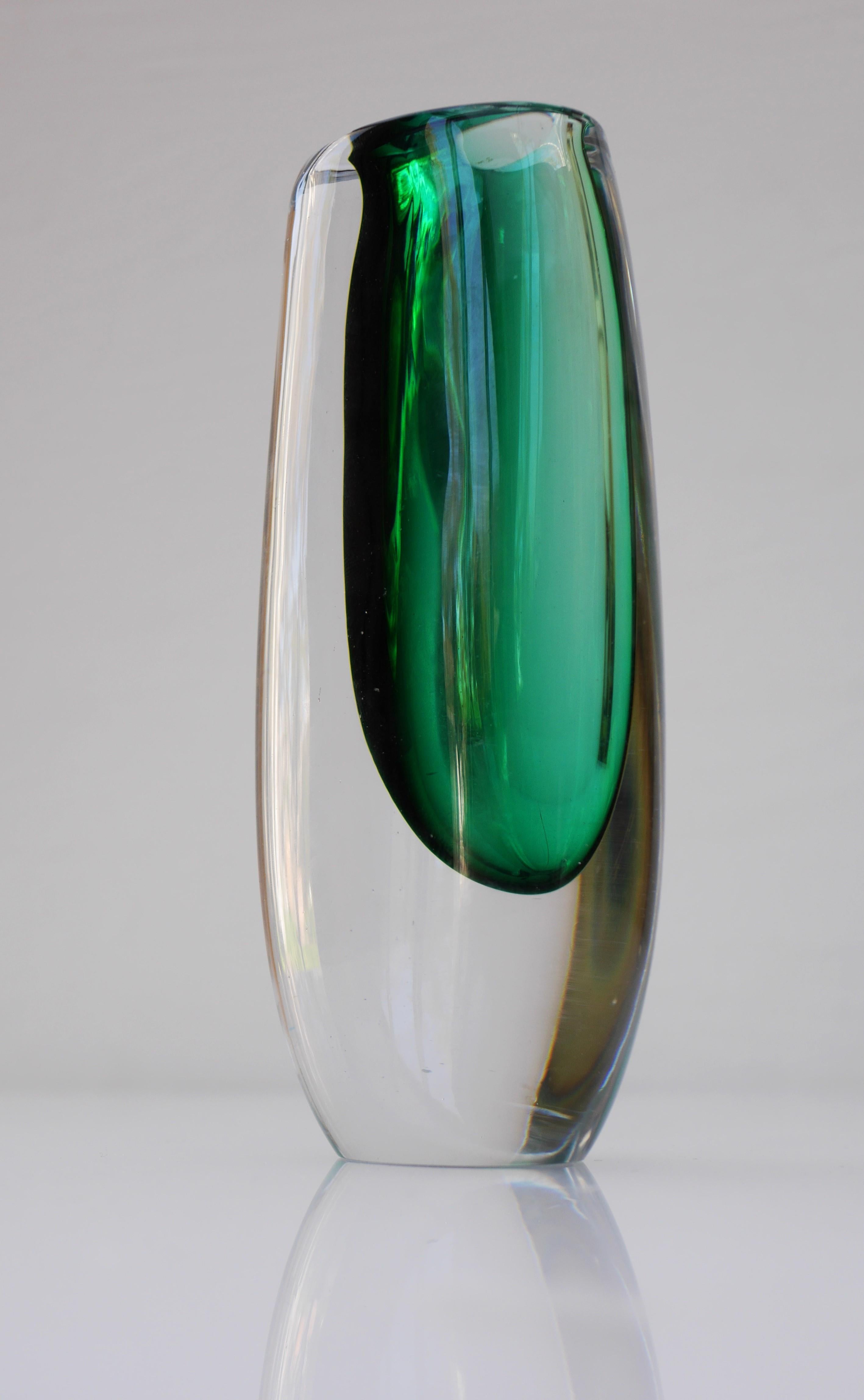 Mid-century modern sommerso vase made by Vicke Lindstrand Kosta, Sweden 2