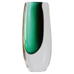 Mid-century modern sommerso vase made by Vicke Lindstrand Kosta, Sweden