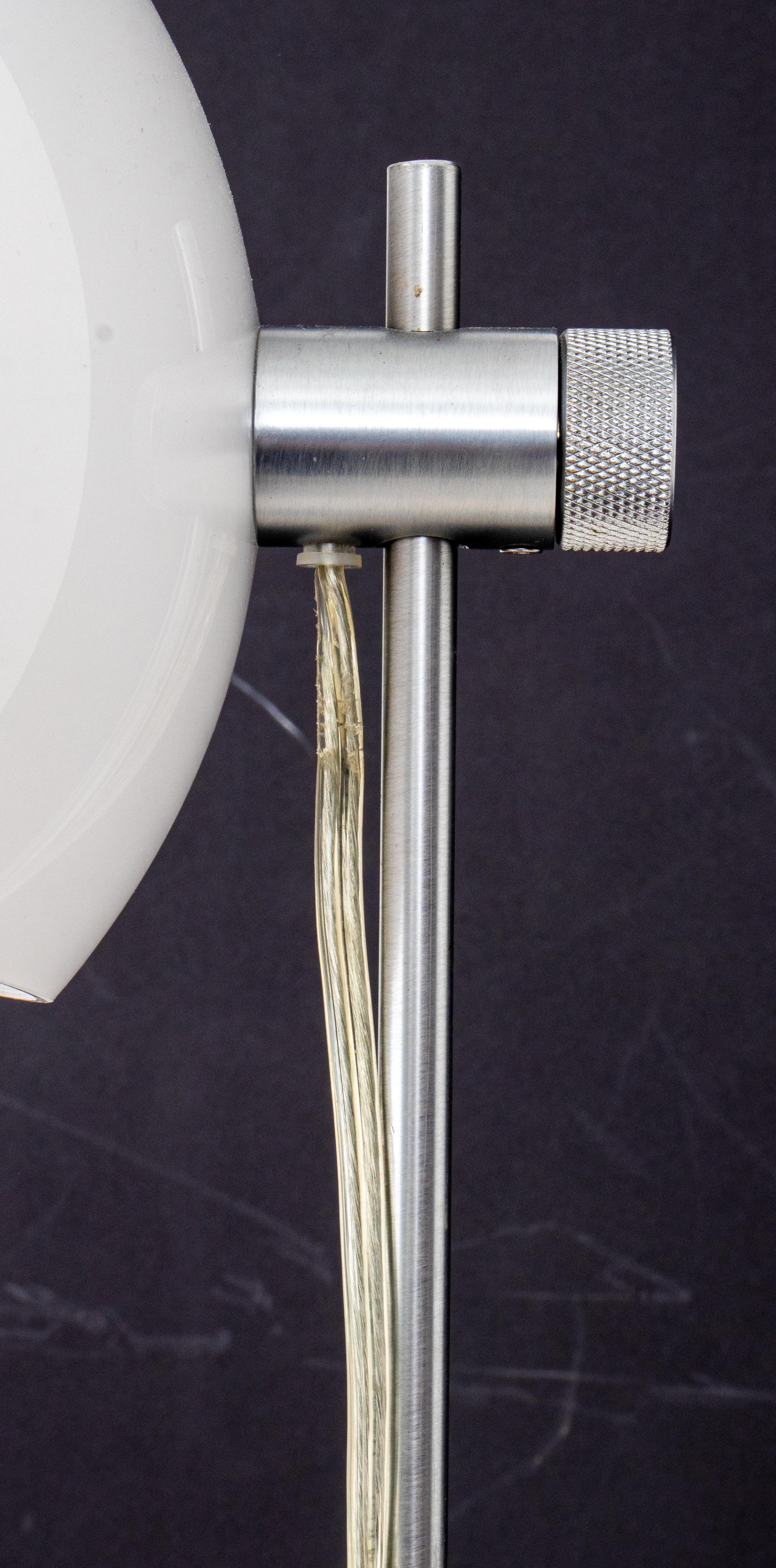 Lampadaire en métal moderne de style Sonneman du milieu du siècle dernier Bon état - En vente à New York, NY