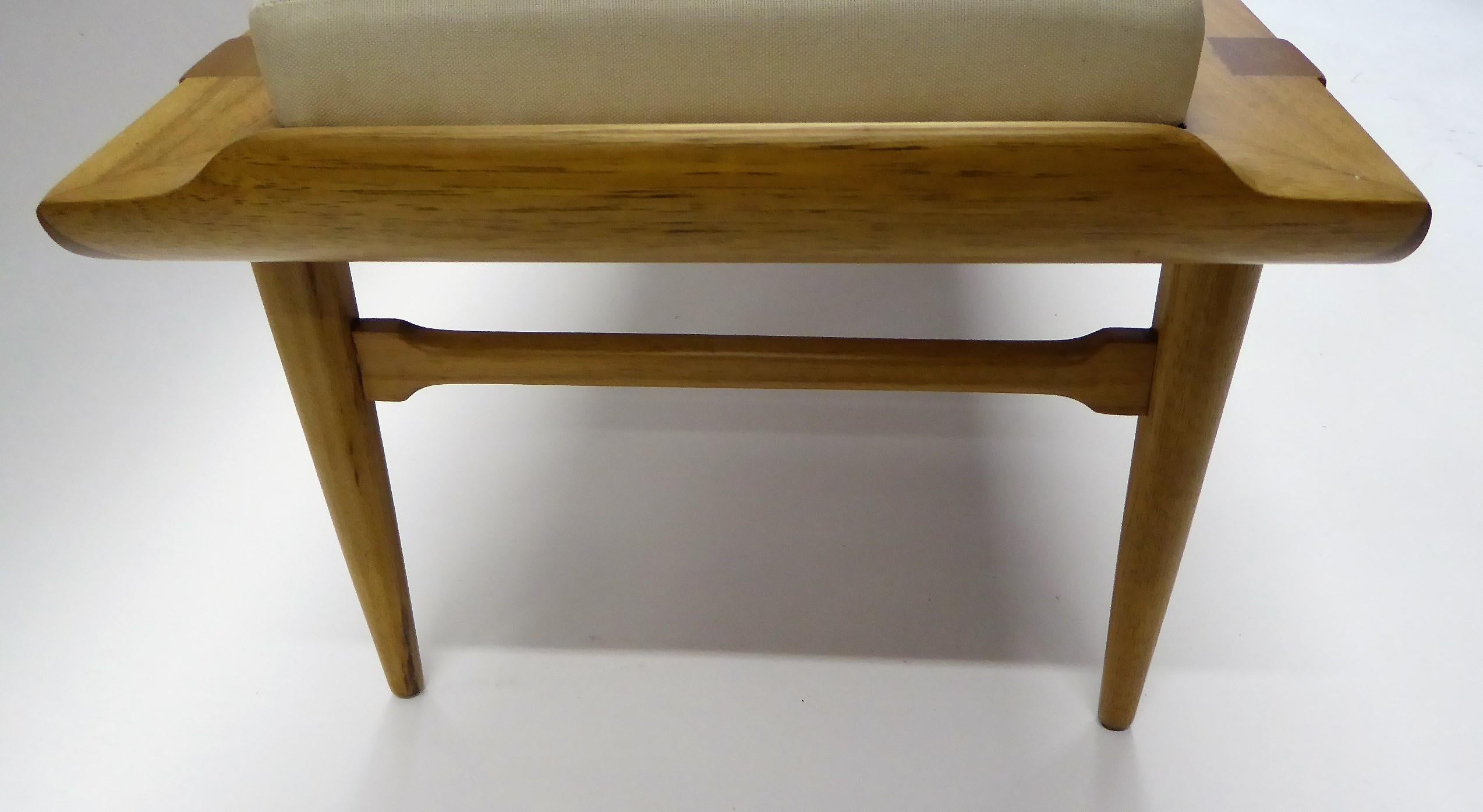Mid-Century Modern Sophisticates Bench in Walnut and Linen by Tomlinson, 1950s 2