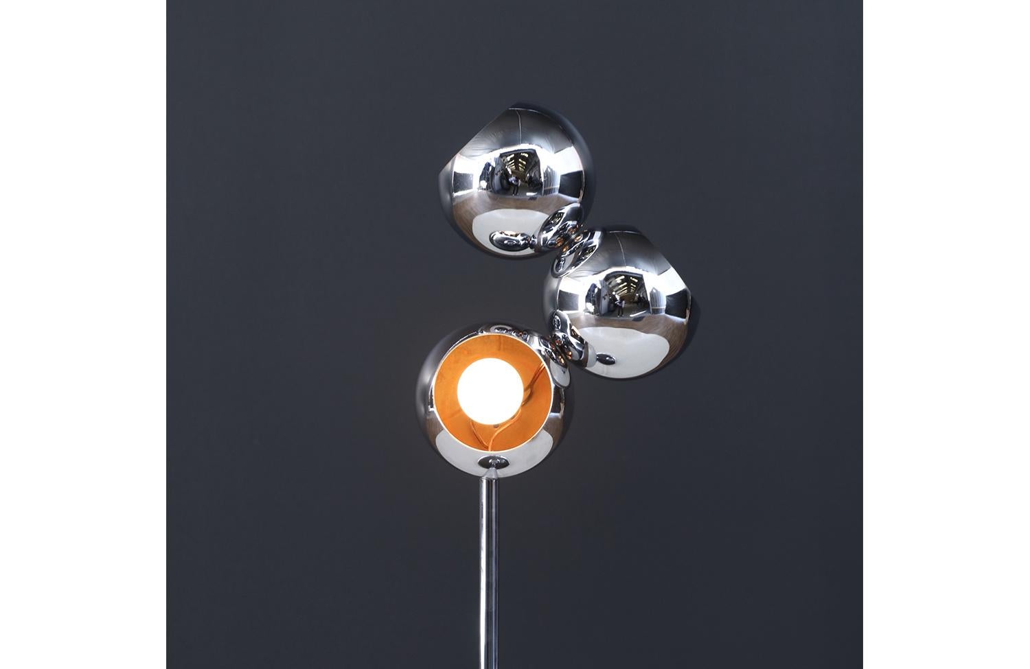 Américain Aged Modern A Space Modern Lampe à poser à 3 globes en chrome en vente