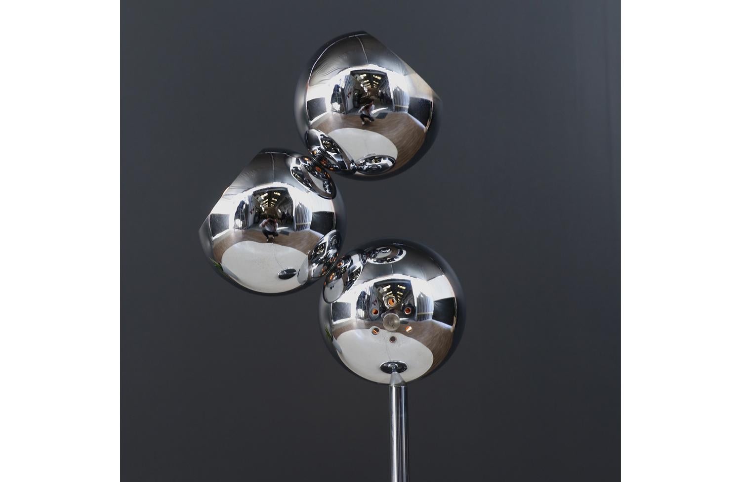 Aged Modern A Space Modern Lampe à poser à 3 globes en chrome Excellent état - En vente à Los Angeles, CA