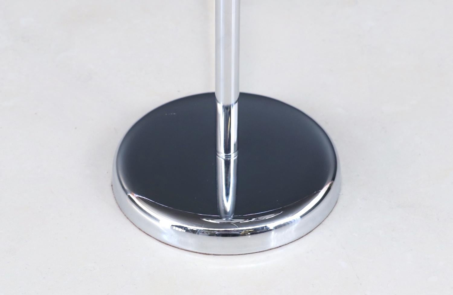 Milieu du XXe siècle Aged Modern A Space Modern Lampe à poser à 3 globes en chrome en vente