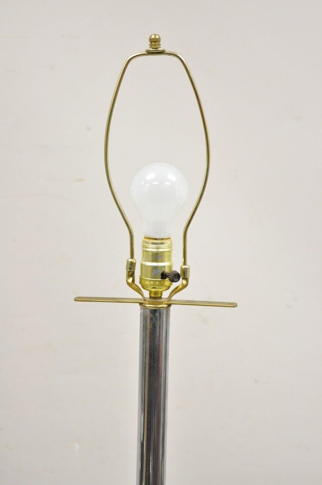 Mid-Century Modern Space Age Atomic Ära Chrom Messing Glas Beistelltisch Stehlampe (Moderne der Mitte des Jahrhunderts) im Angebot