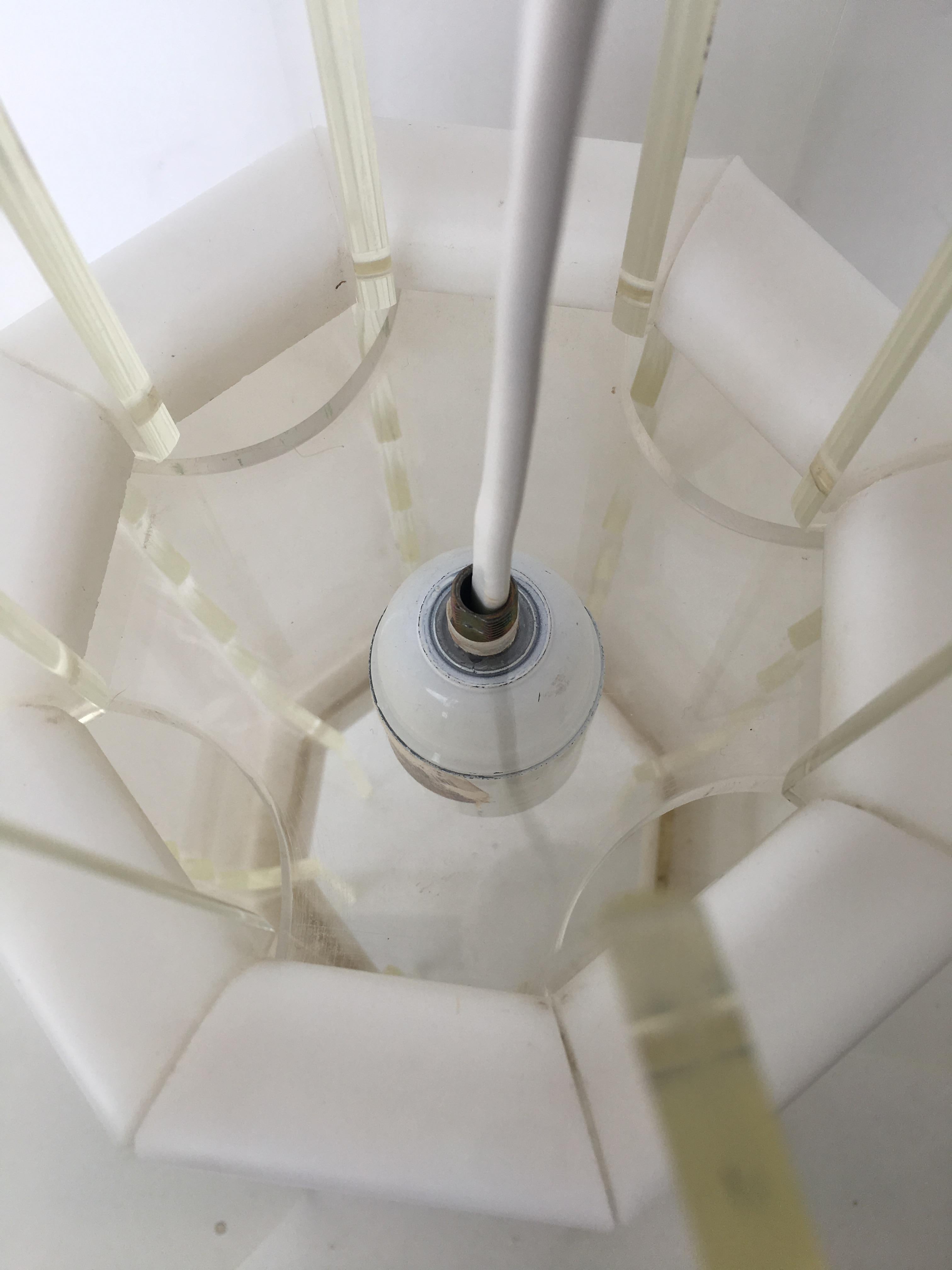 Lampe à suspension blanche et transparente de l'ère de l'ère spatiale, mi-siècle moderne en vente 4
