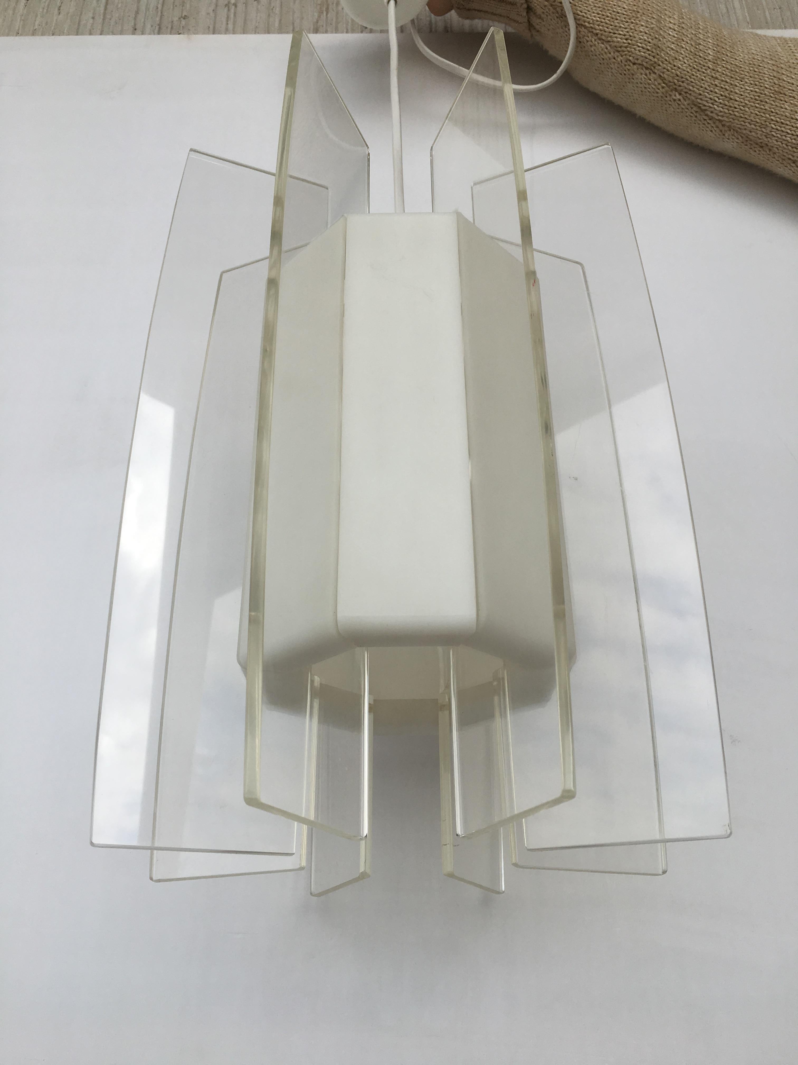 Français Lampe à suspension blanche et transparente de l'ère de l'ère spatiale, mi-siècle moderne en vente