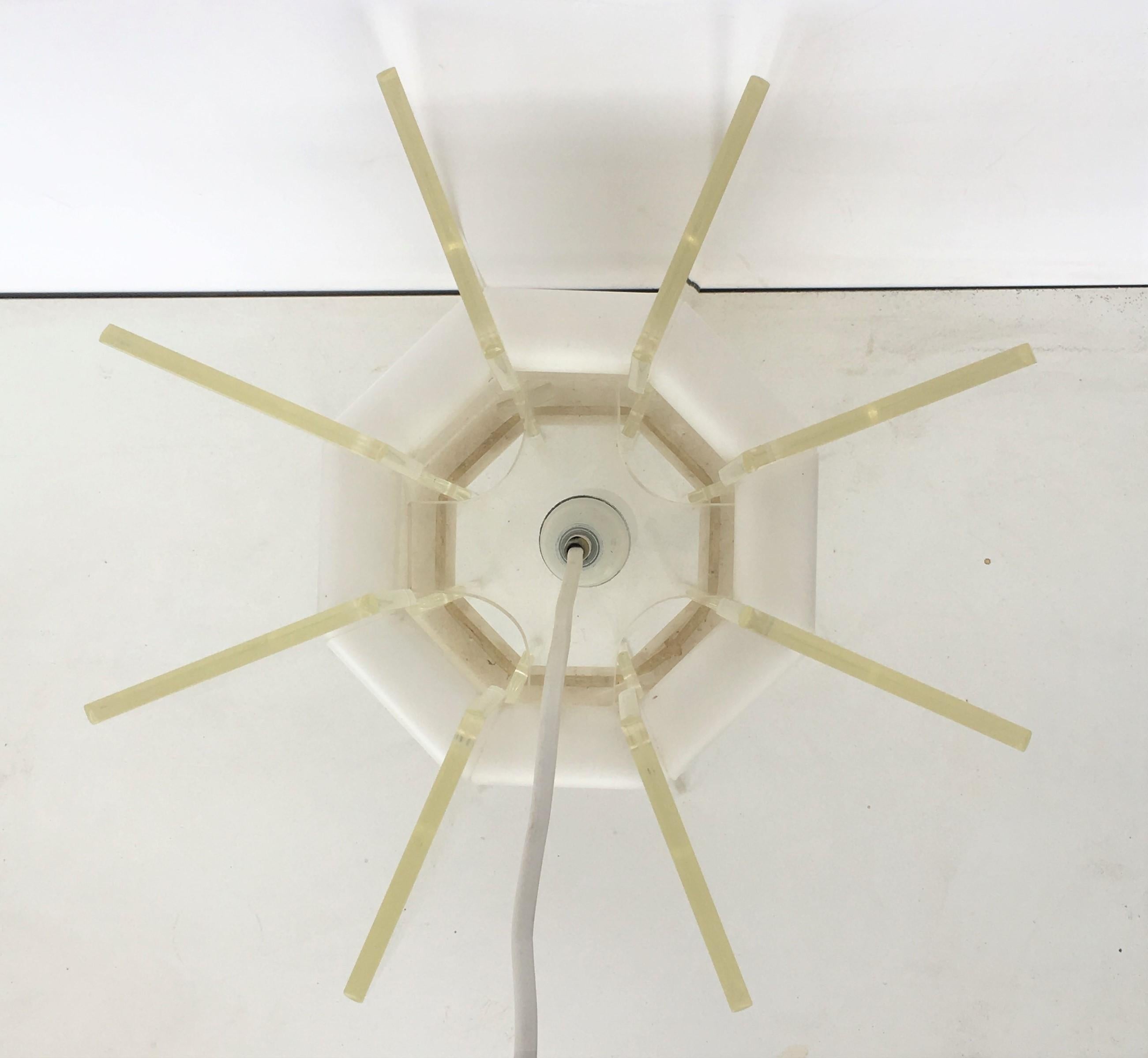 Mid-Century Modern Space Age Era White and Transparent Pendant Lamp In Good Condition For Sale In Miami, FL