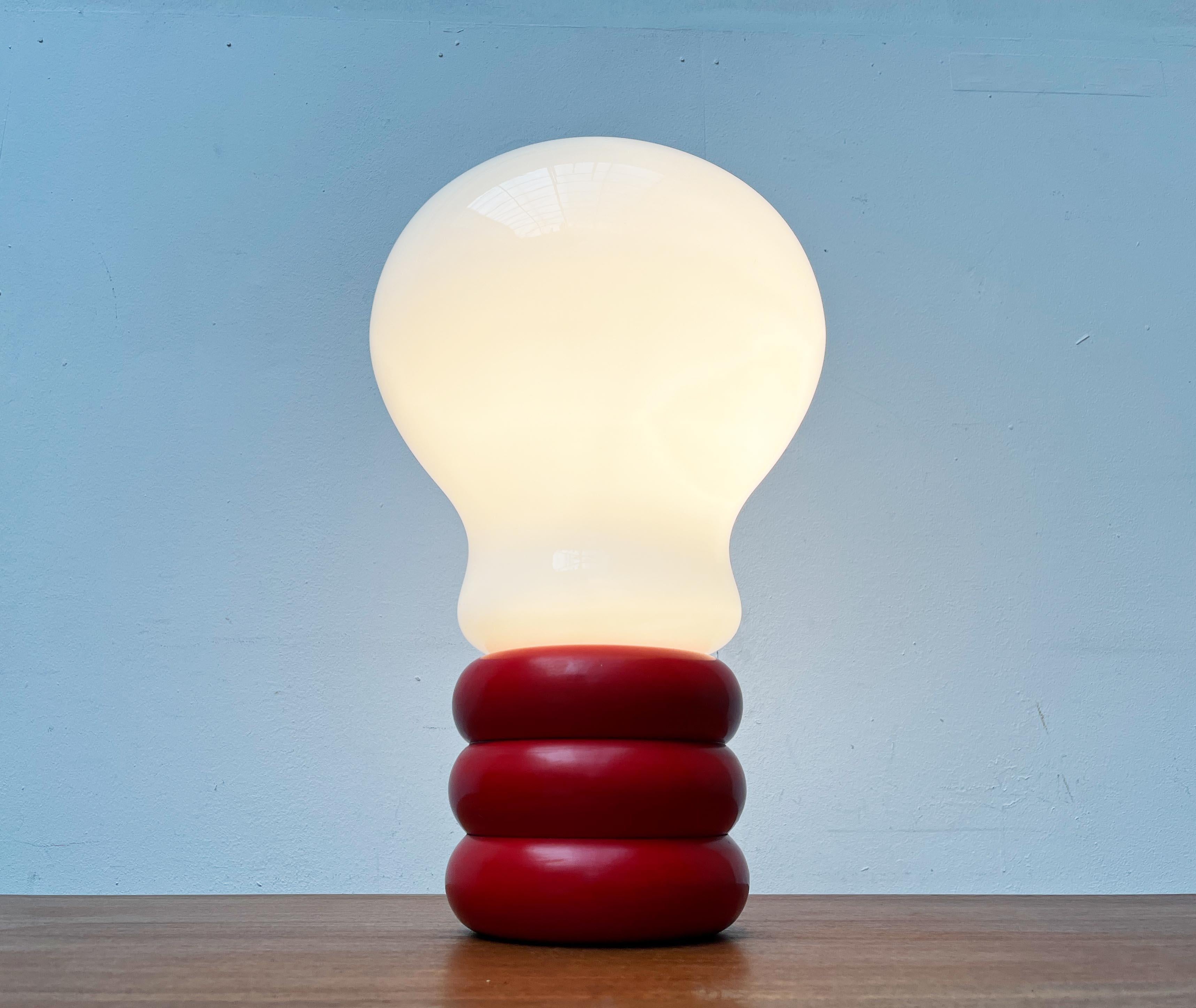 A rare item for lighting collectors and design lovers. A giant bulb based on a design by the well-known lighting designer ingo maurer from the 1960s. Here in a particularly rare version with a red base.

a special object and rare eye-catcher. This
