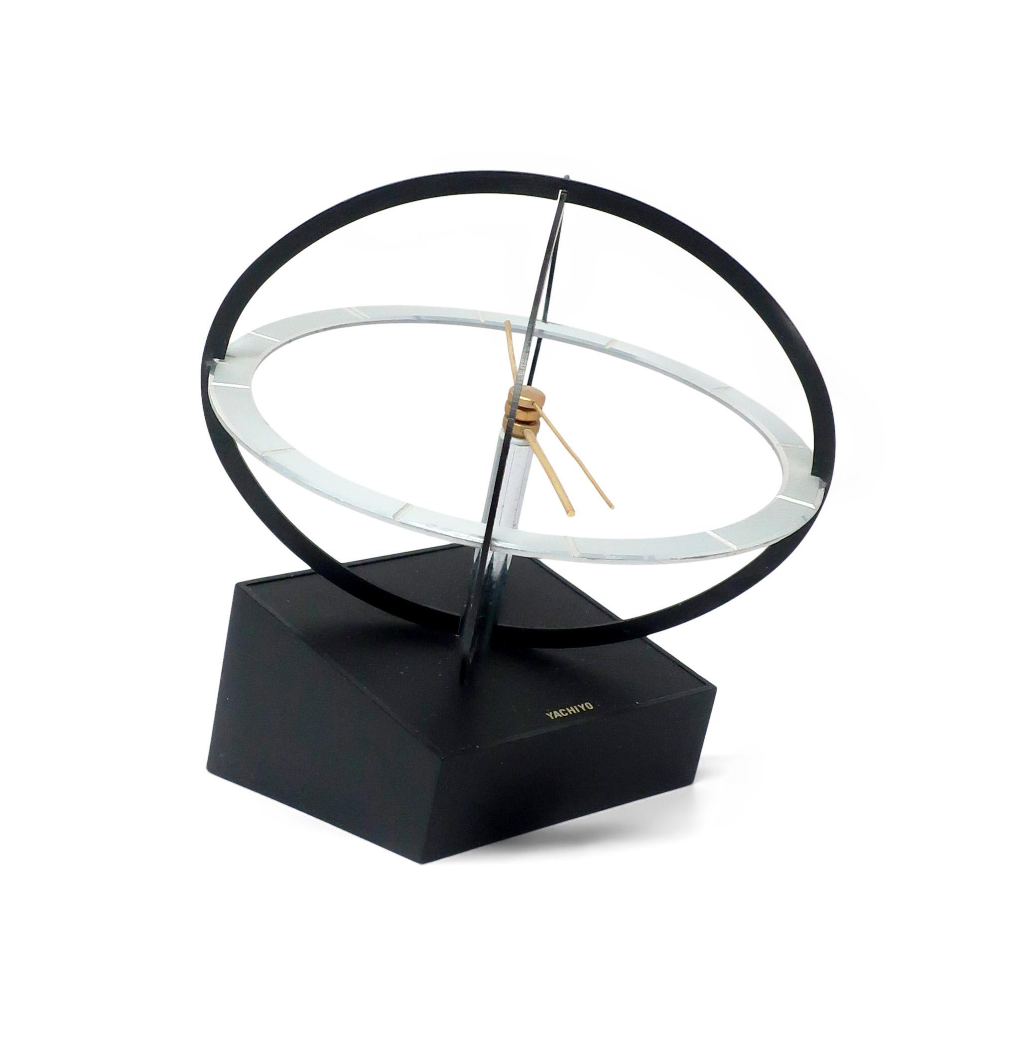 Mid-Century moderno Orologio da scrivania cinetico di Yachiyo, Mid-Century Modern AGE in vendita