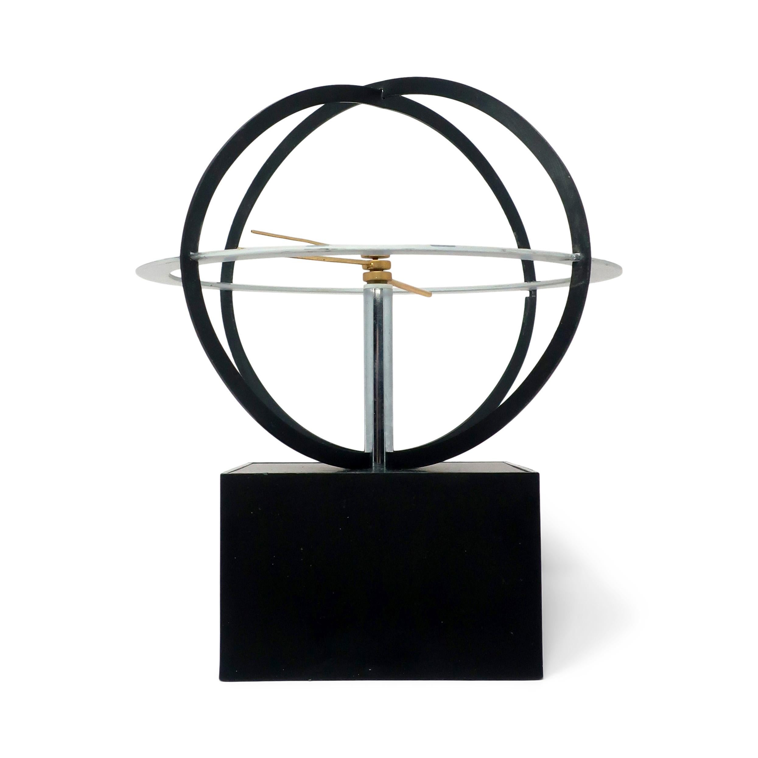Metallo Orologio da scrivania cinetico di Yachiyo, Mid-Century Modern AGE in vendita
