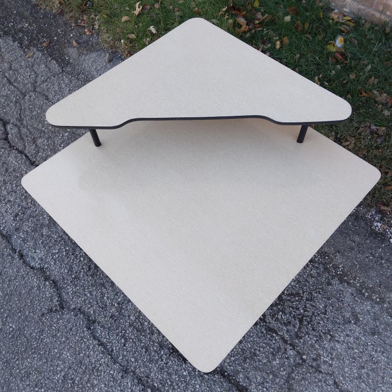 Mid-Century Modern Space Age Laminate Accent Table in Black & Off-White In Good Condition For Sale In Munster, IN