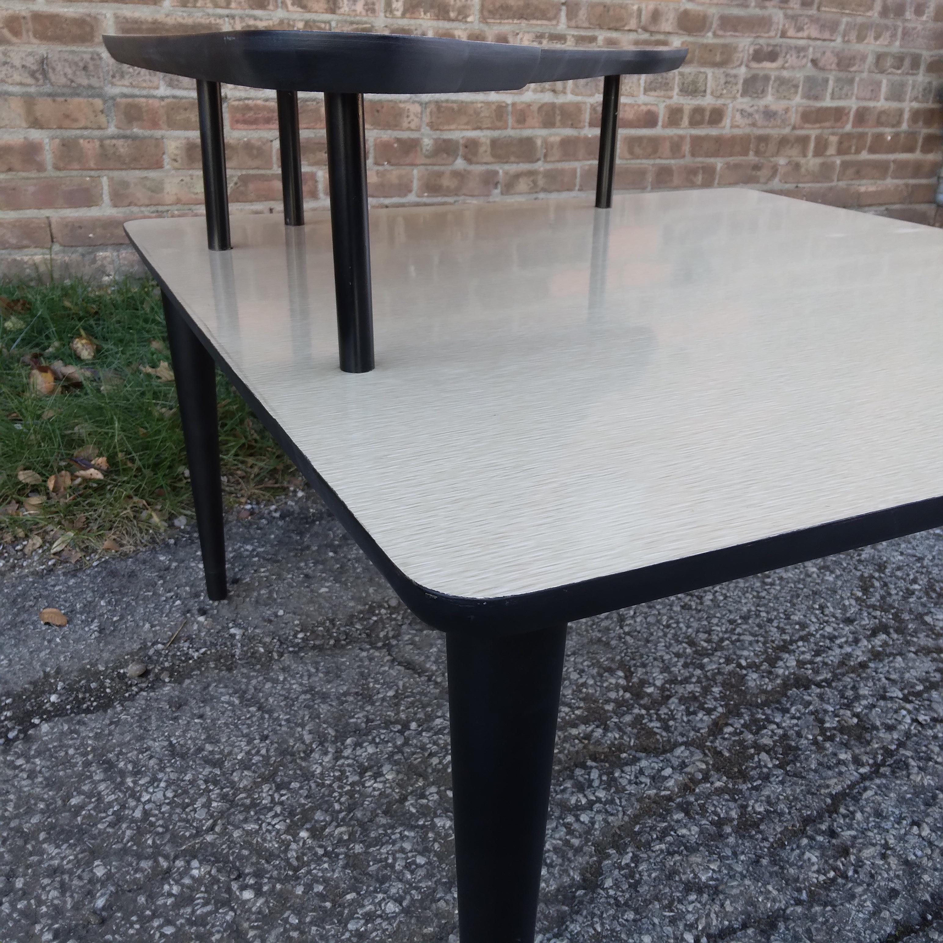 20th Century Mid-Century Modern Space Age Laminate Accent Table in Black & Off-White For Sale