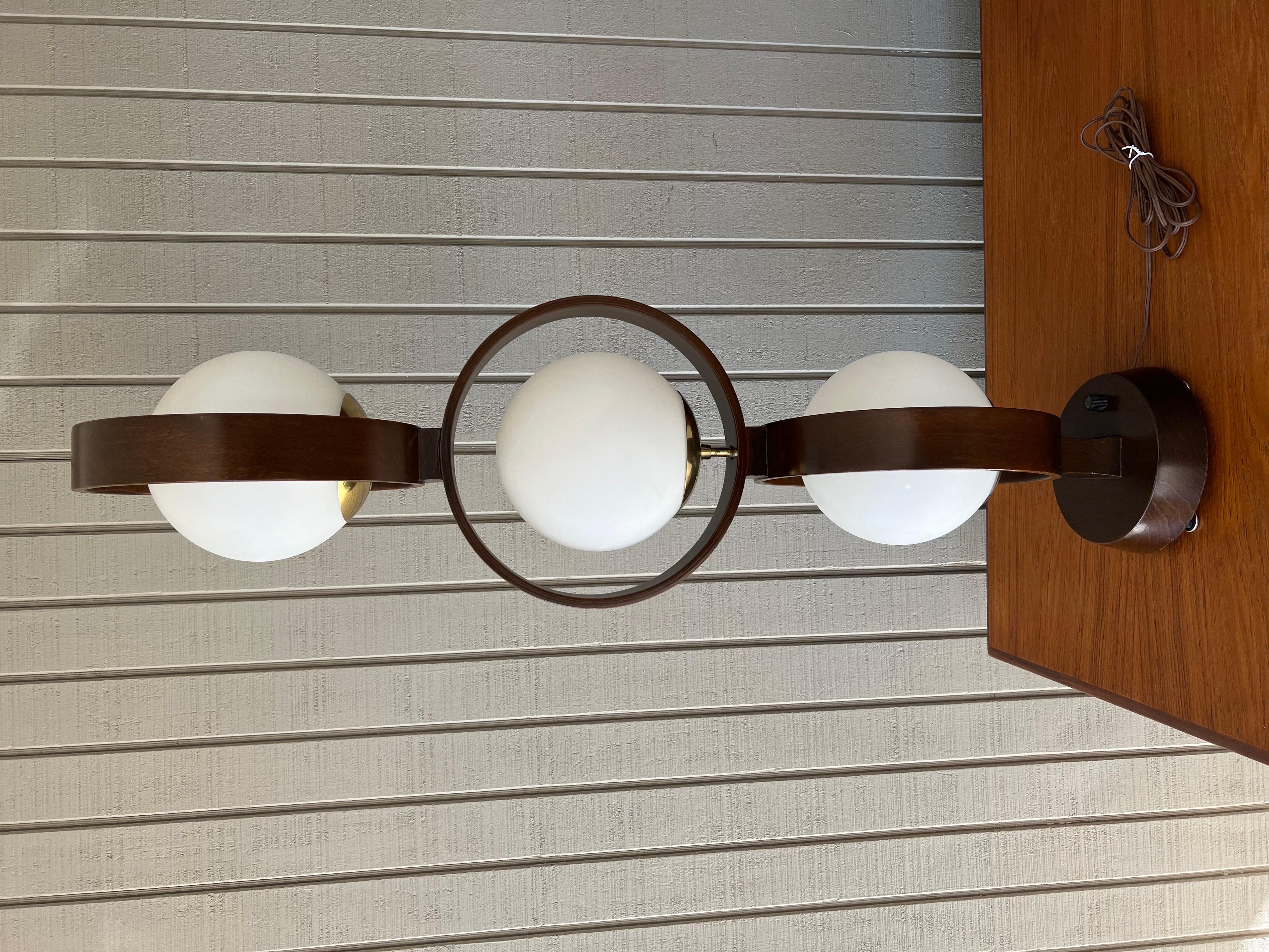 Mid-Century Modern Mid century modern space age Modeline three globe lamp For Sale
