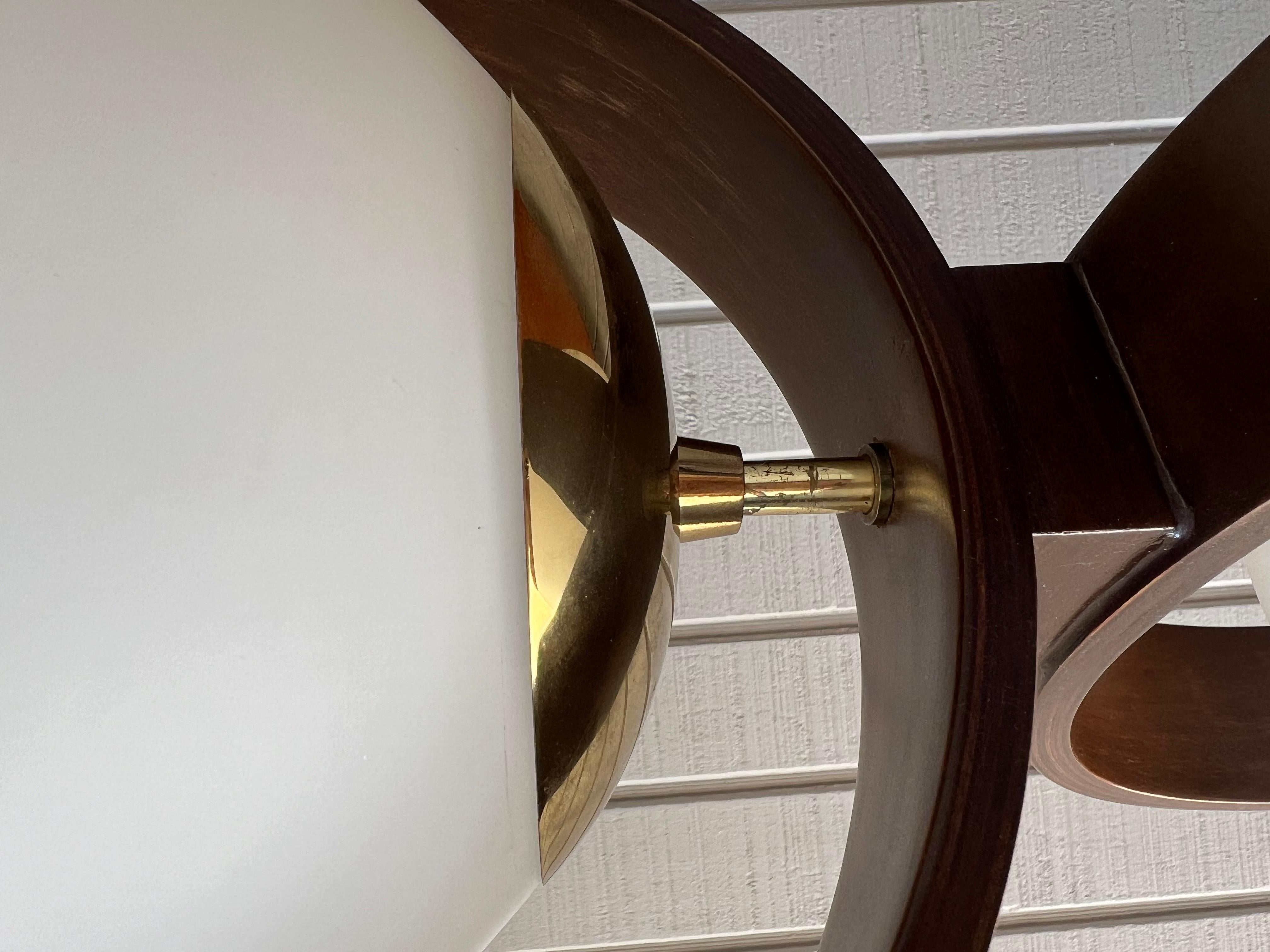 Mid century modern space age Modeline three globe lamp In Good Condition For Sale In Phoenix, AZ