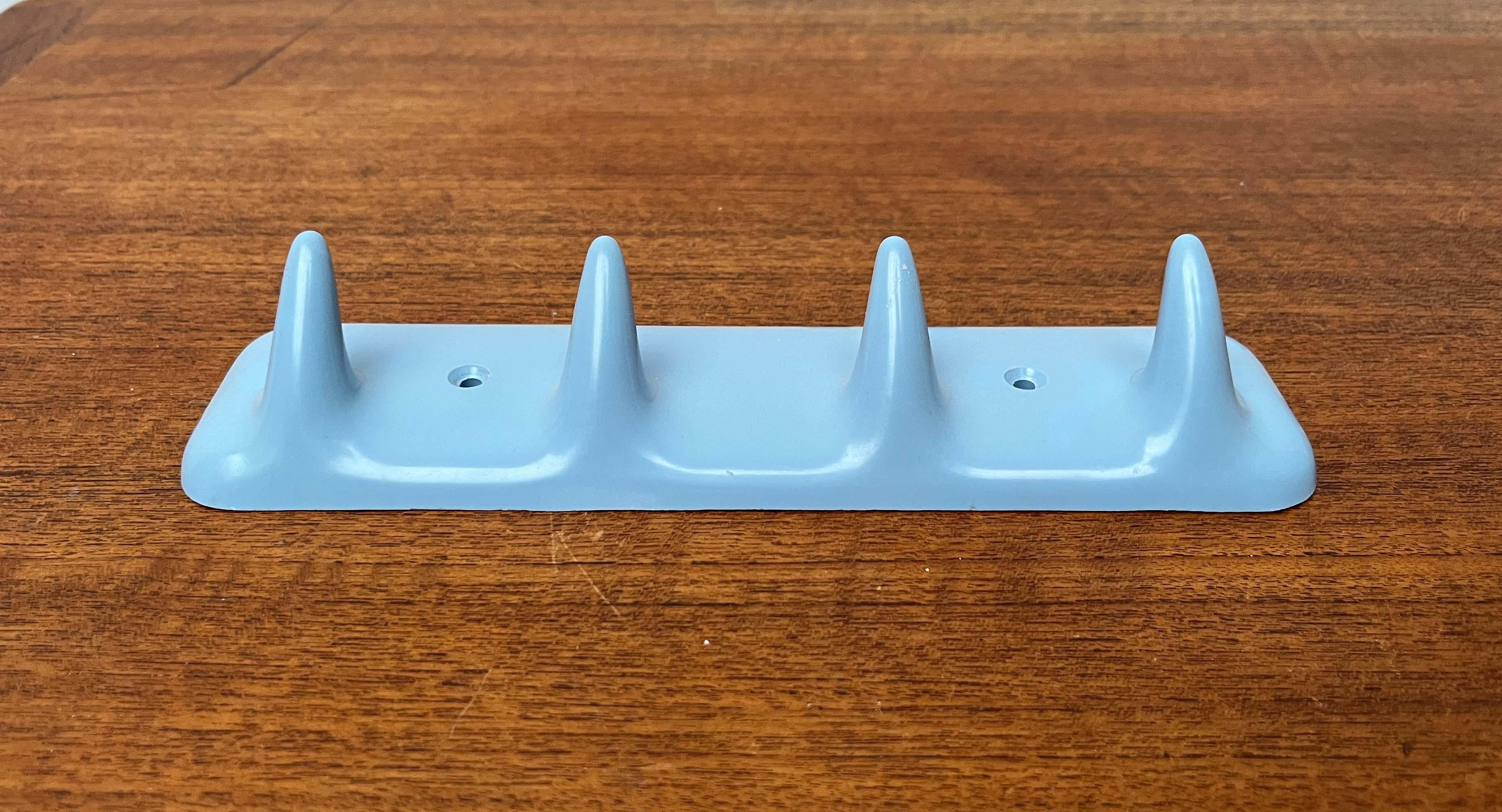 Porte-serviettes d'armoire à pharmacie CM Brevettato, Italie, Modern Age Space Bon état - En vente à Hamburg, DE