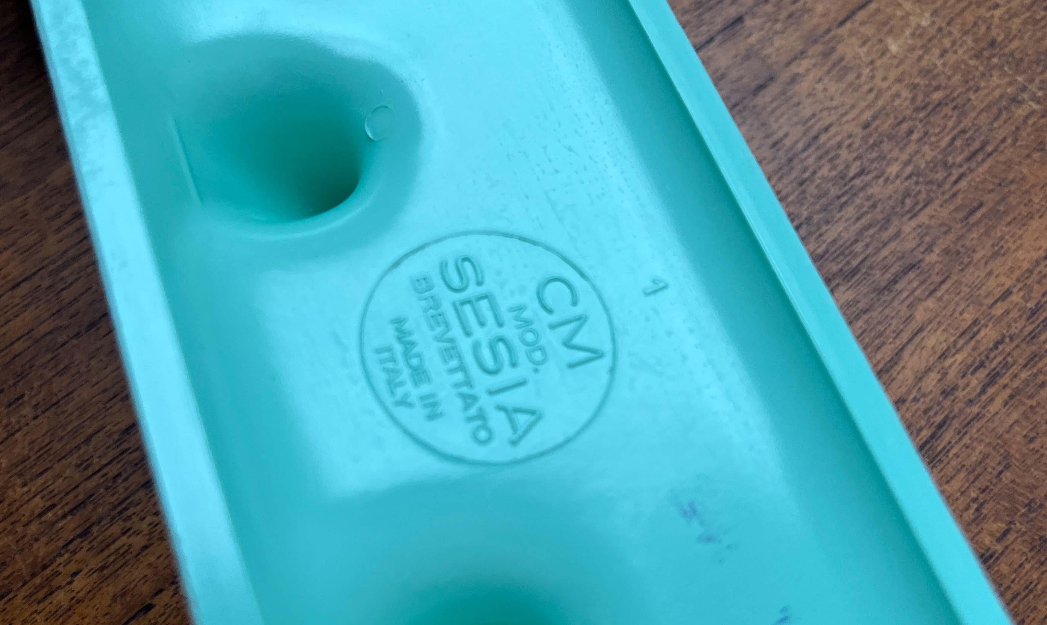 20ième siècle Porte-serviettes d'armoire à pharmacie CM Brevettato, Italie, Modern Age Space en vente