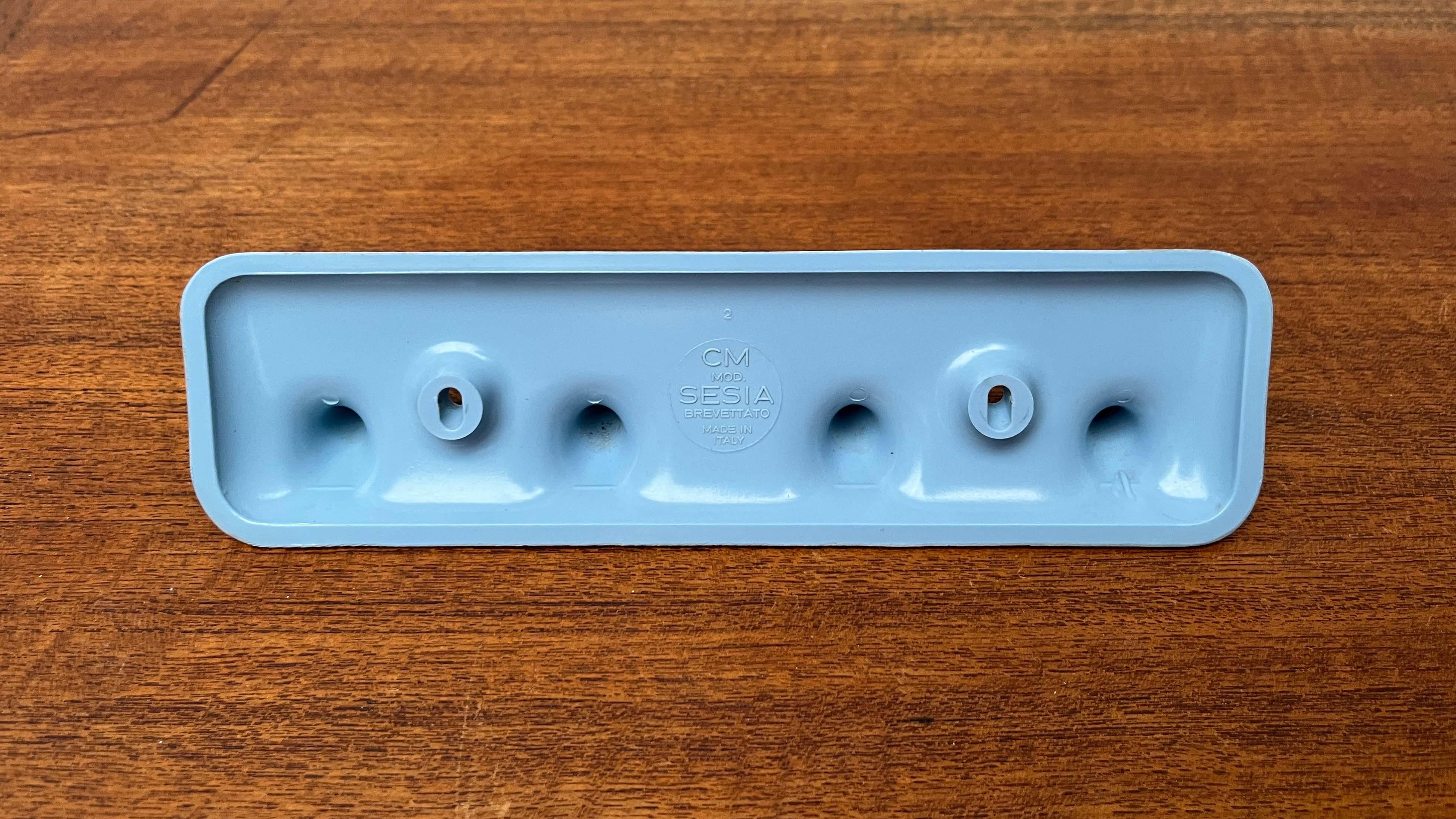 20ième siècle Porte-serviettes d'armoire à pharmacie CM Brevettato, Italie, Modern Age Space en vente