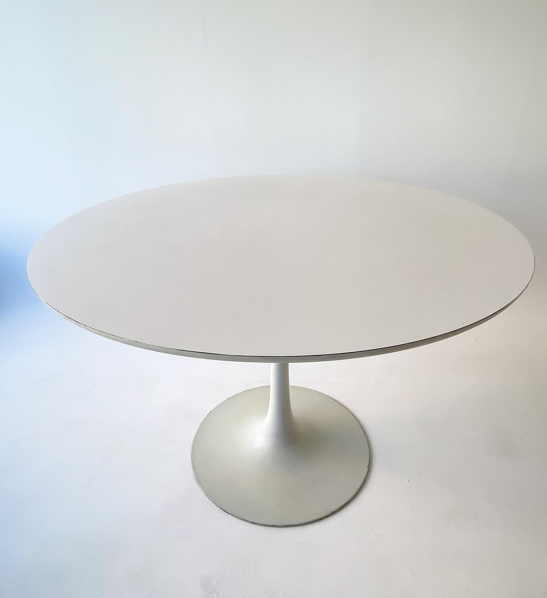 Mid-Century Modern Space Age Set of Tulip Table and Four Tulip Chairs, 1970s In Fair Condition In Vienna, AT