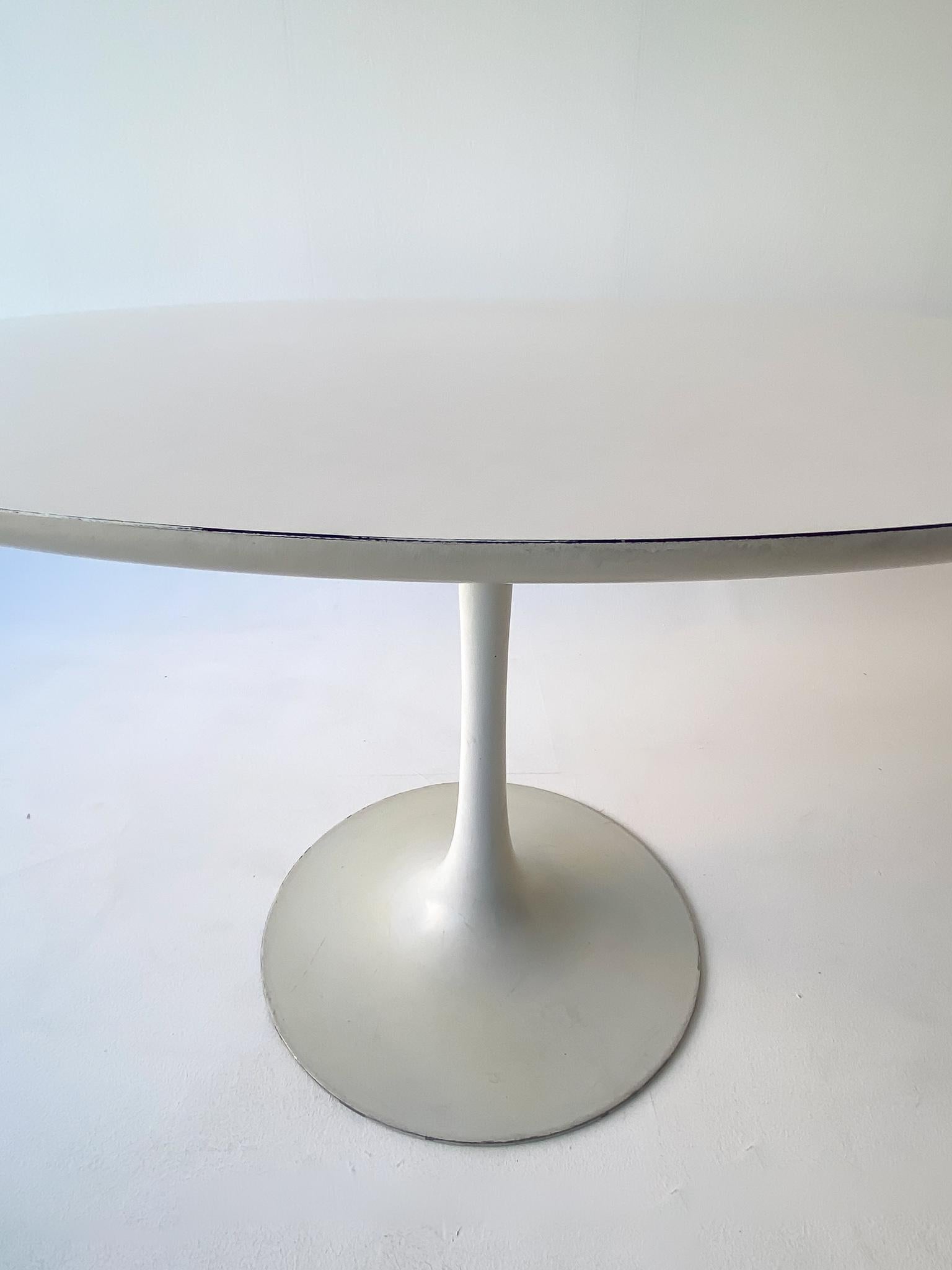 Plastic Mid-Century Modern Space Age Set of Tulip Table and Four Tulip Chairs, 1970s