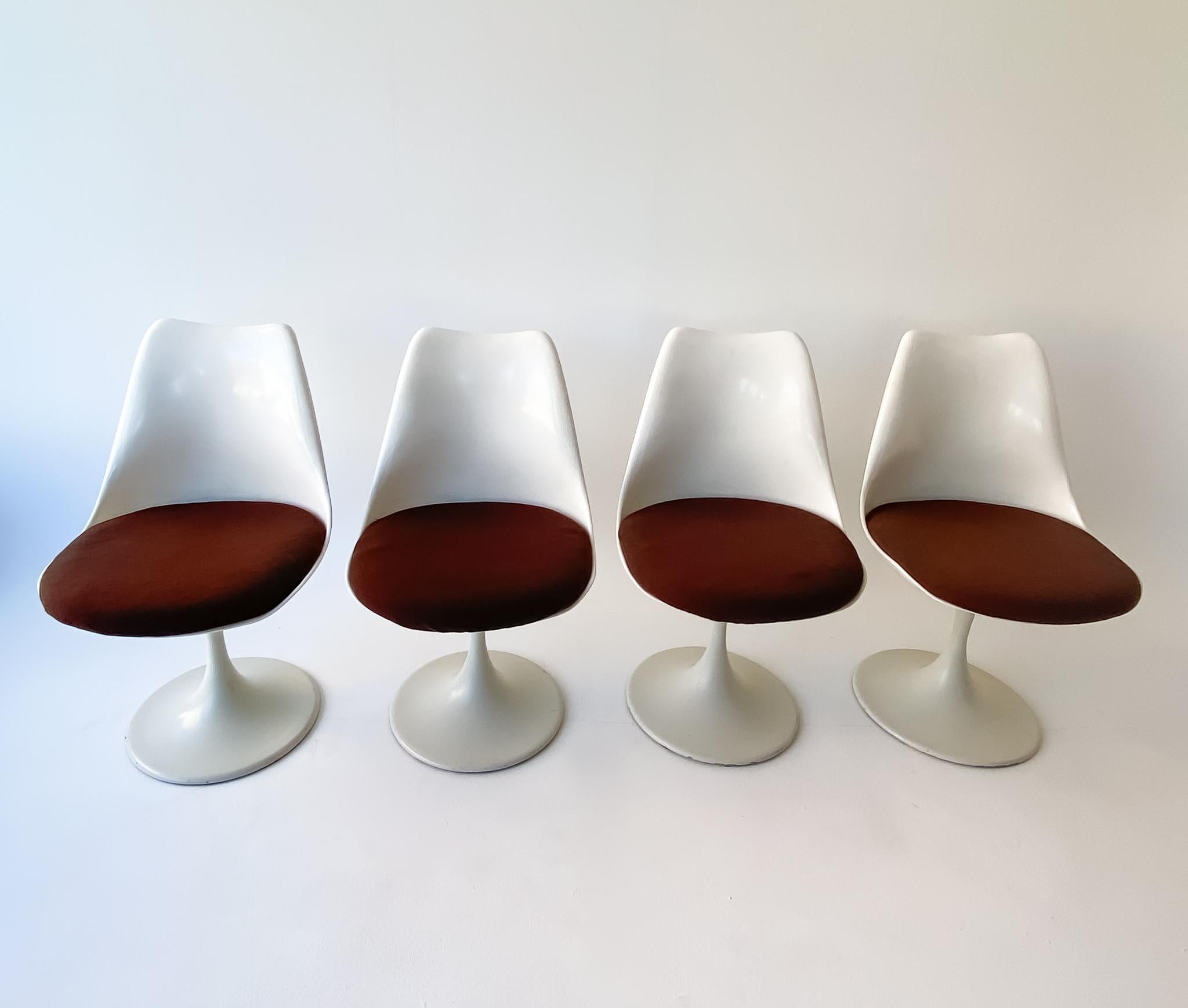 Mid-Century Modern Space Age Set of Tulip Table and Four Tulip Chairs, 1970s 1