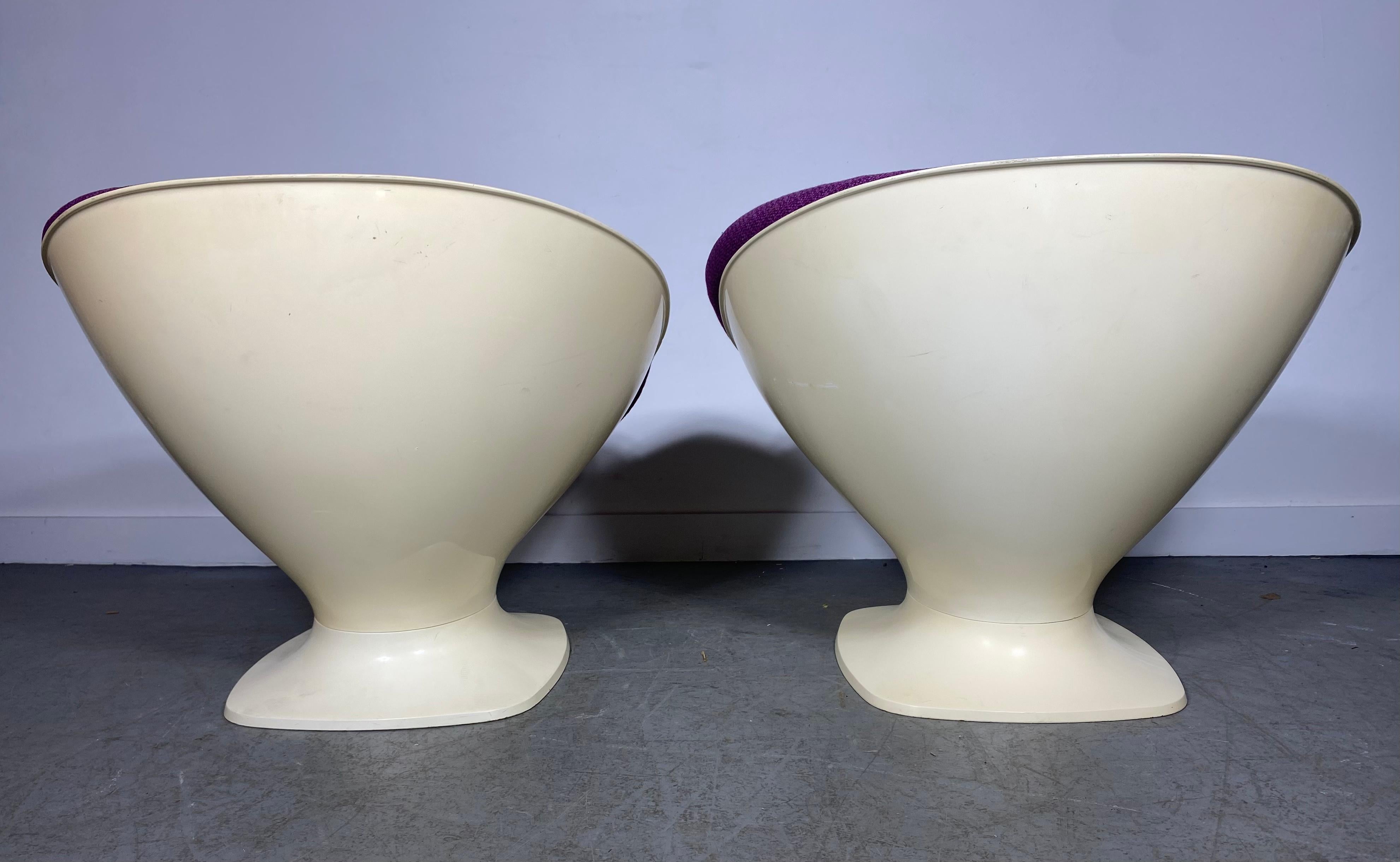 Mid-Century Modern / Space Age vintage plastic club chairs, designed by Raphael Raffel (Rafael), France, 1970s
The club chair features a tulip form with a rounded seat, which is reupholstered and covered with fabric and also shows a loose