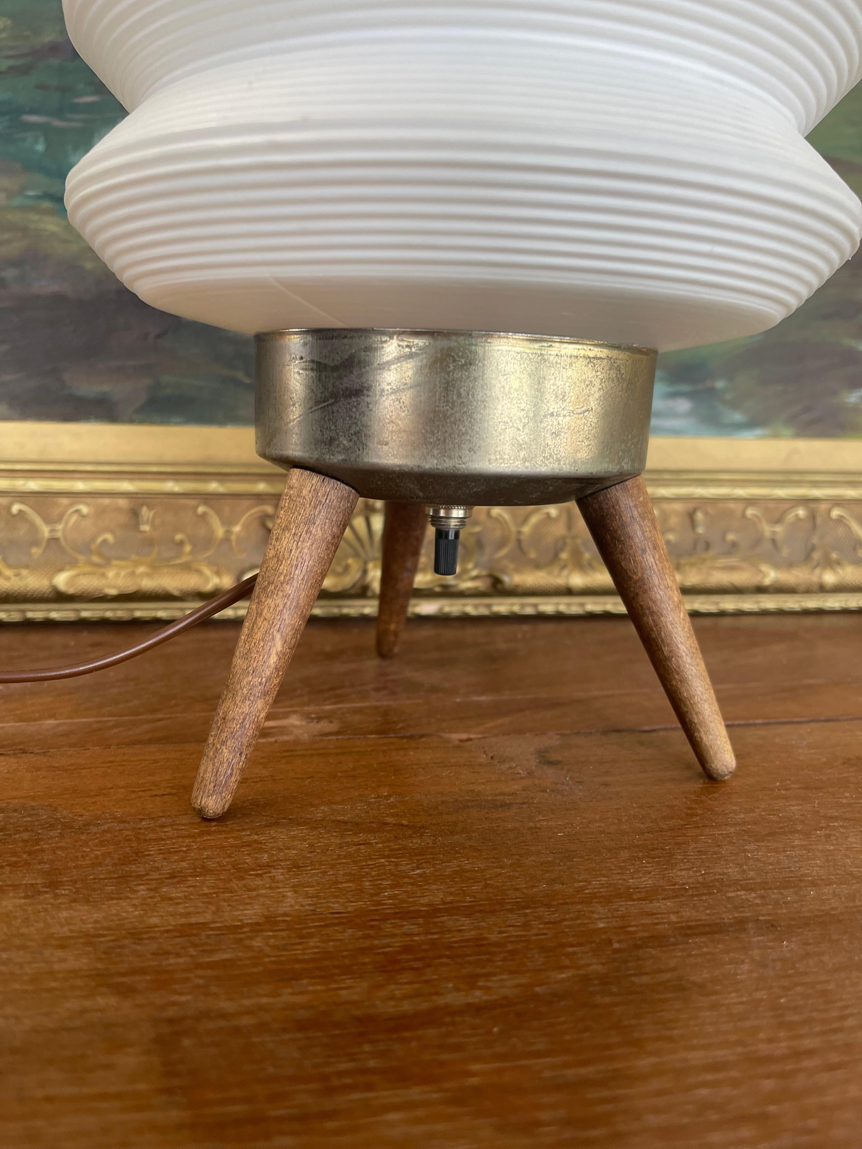 Mid-Century Modern Space-Age White Ribbed Lantern Table Lamp on Wood Tripod Base For Sale 5