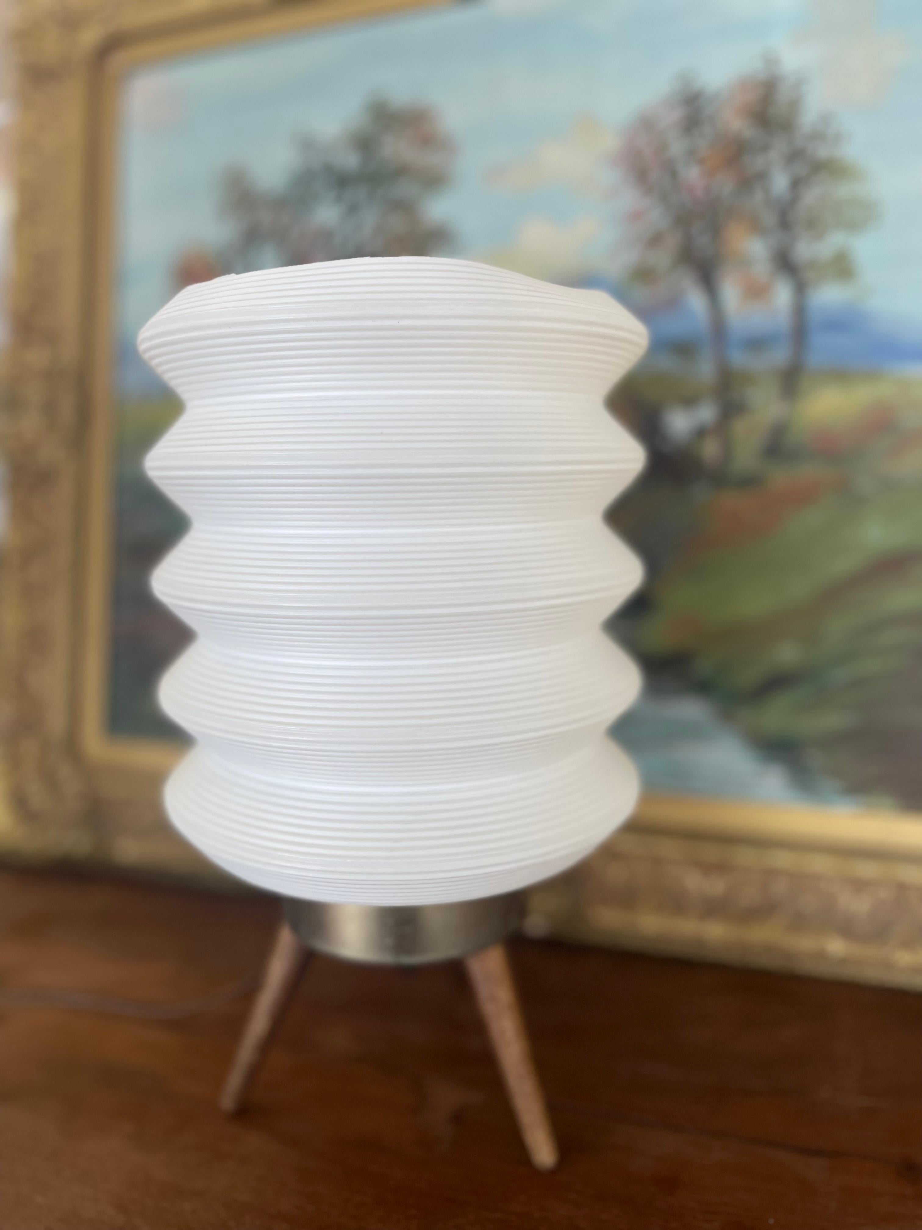 Mid-Century Modern Space-Age White Ribbed Lantern Table Lamp on Wood Tripod Base In Good Condition For Sale In Seattle, WA
