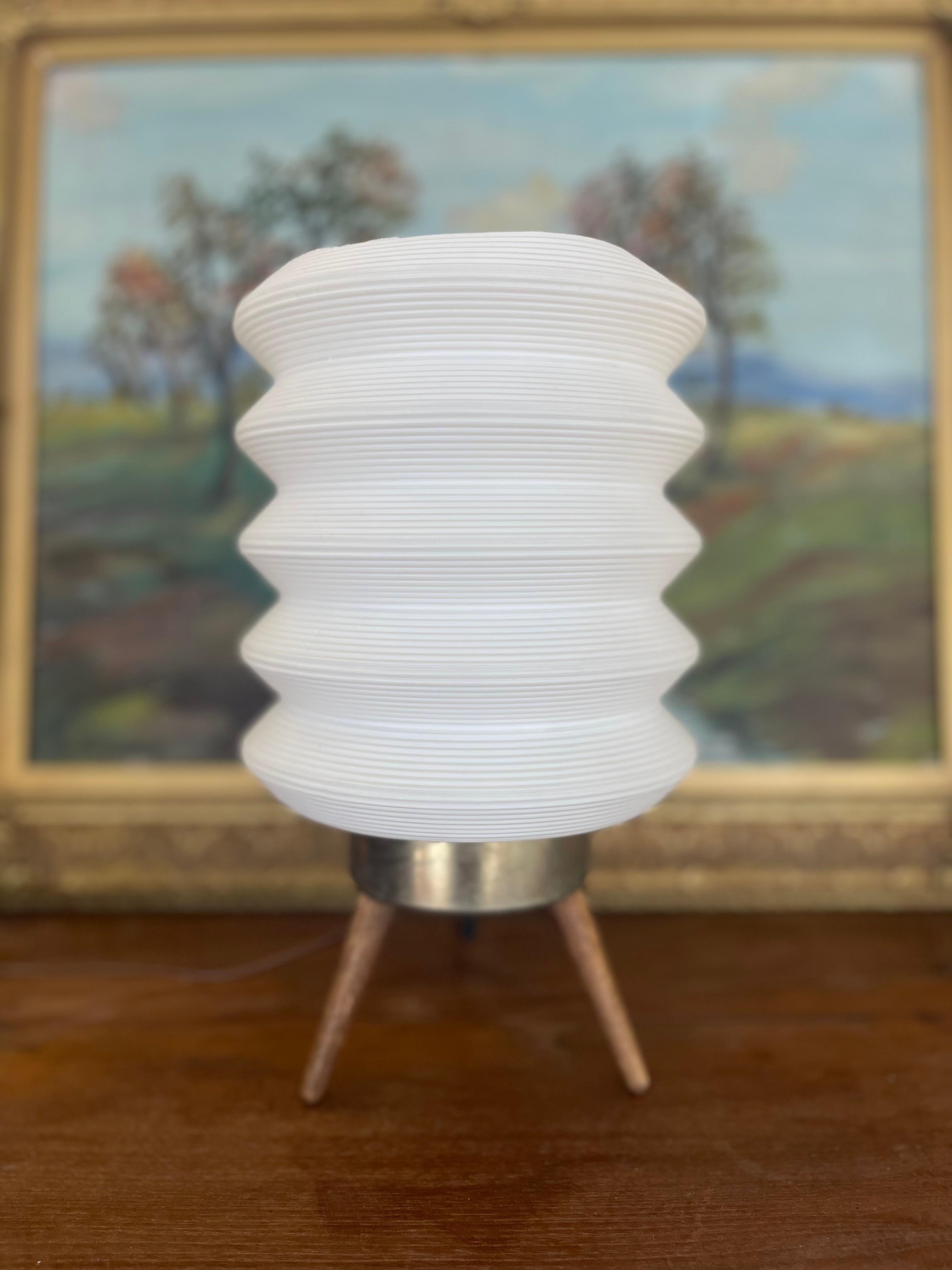 Walnut Mid-Century Modern Space-Age White Ribbed Lantern Table Lamp on Wood Tripod Base For Sale