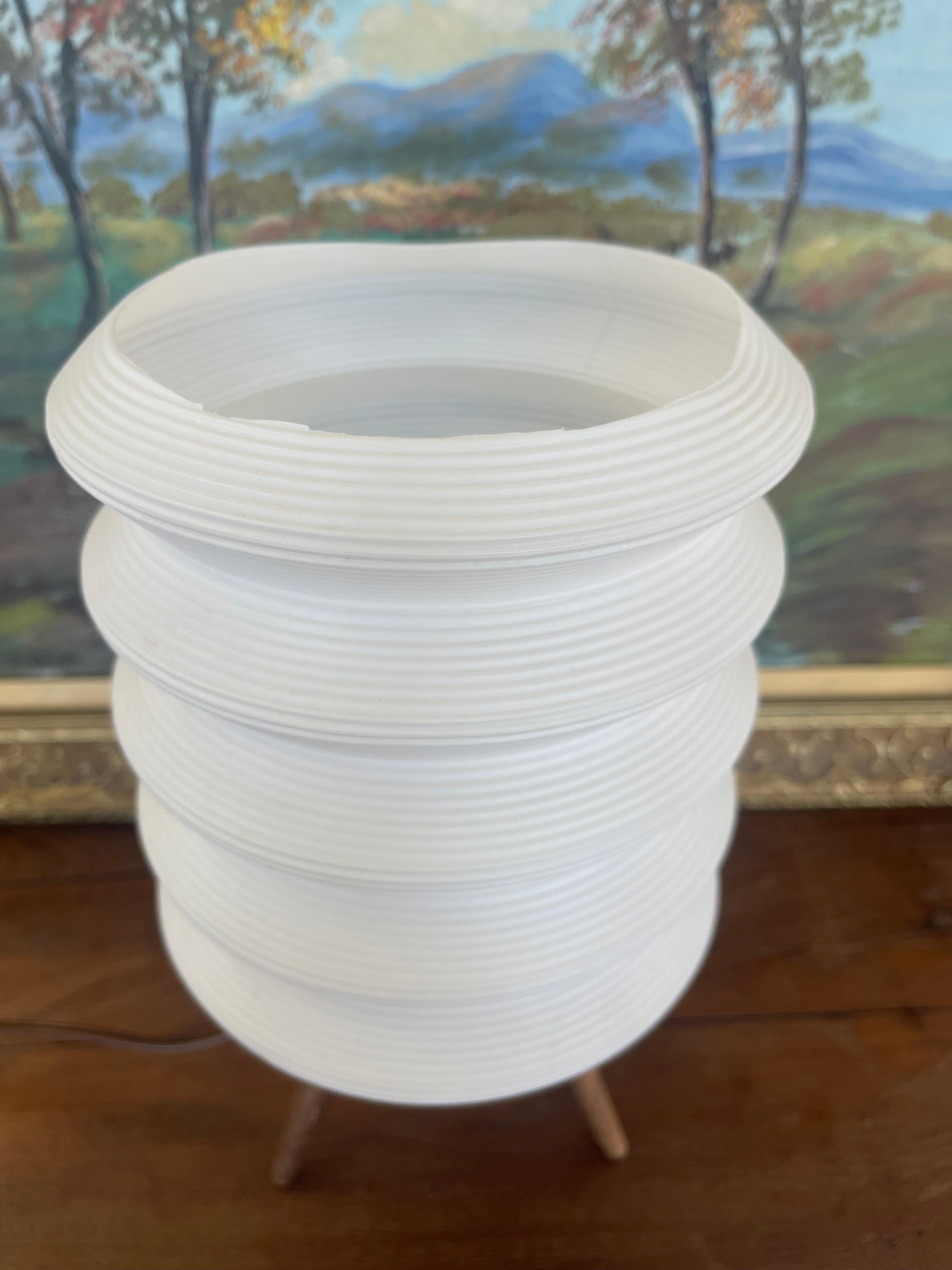 Mid-Century Modern Space-Age White Ribbed Lantern Table Lamp on Wood Tripod Base For Sale 2