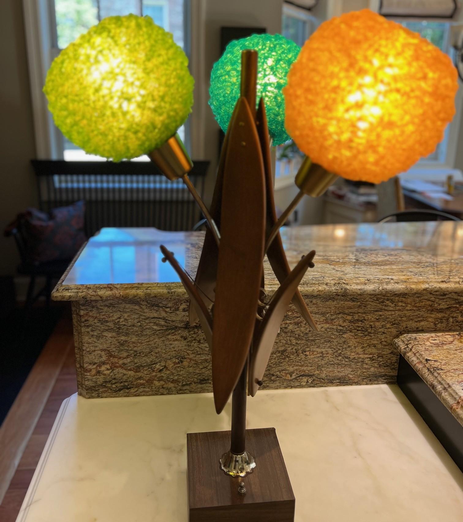 Mid-Century Modern “Spaghetti Lamp” Table Lamp with Spun Acrylic Shades, America For Sale 6