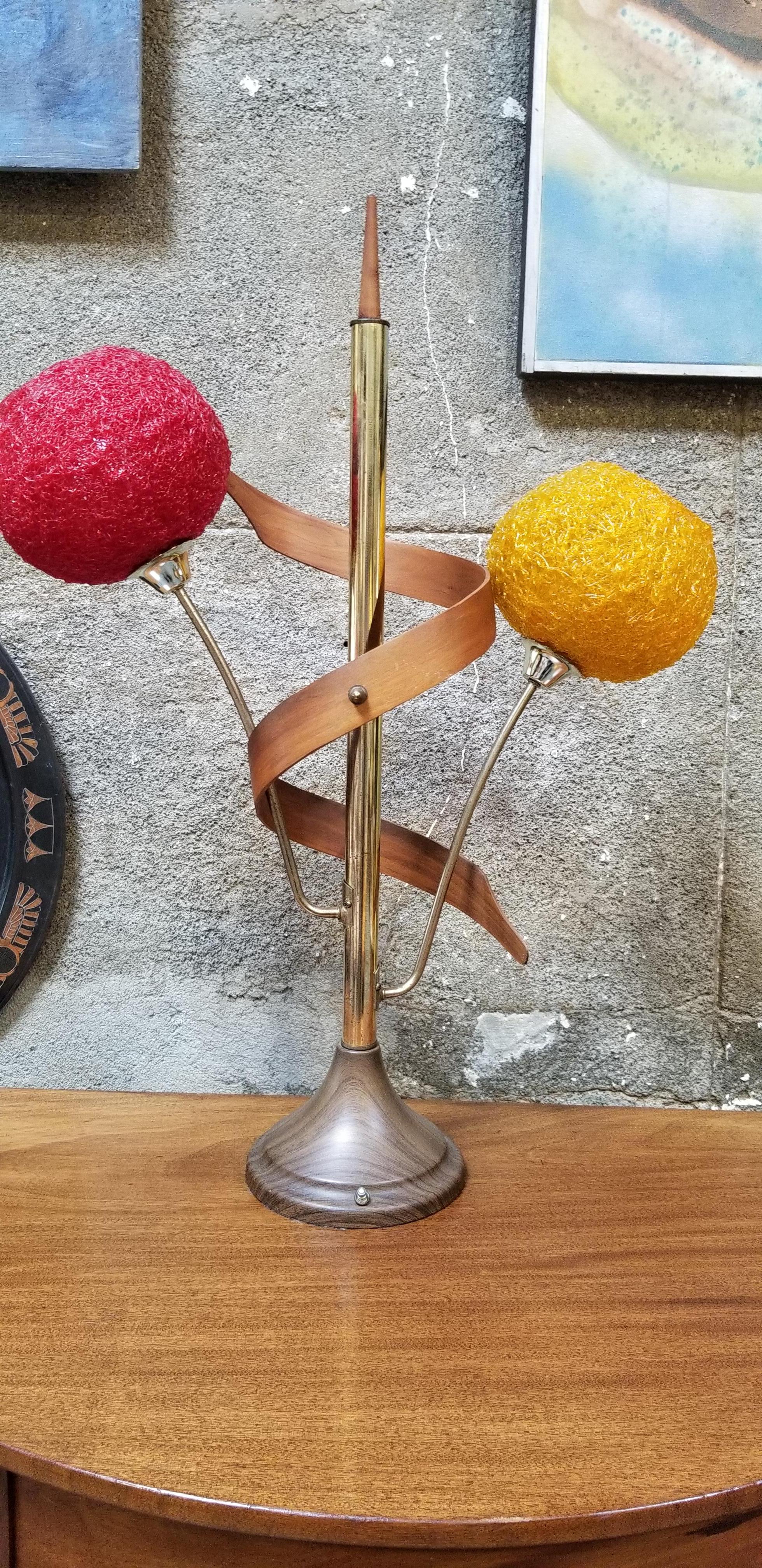 Mid-Century Modern Spaghetti Table Lamp For Sale 4