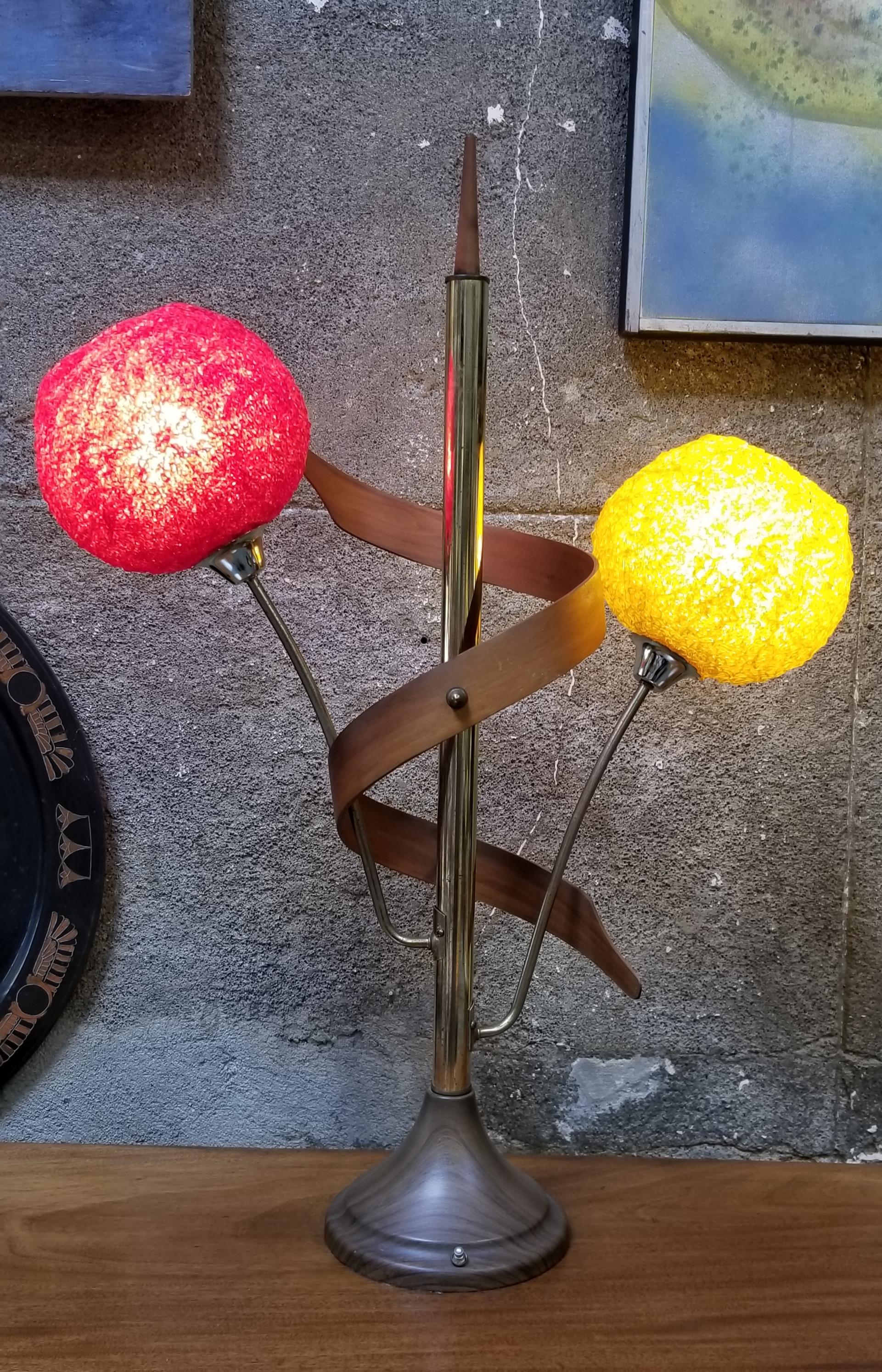 American Mid-Century Modern Spaghetti Table Lamp For Sale