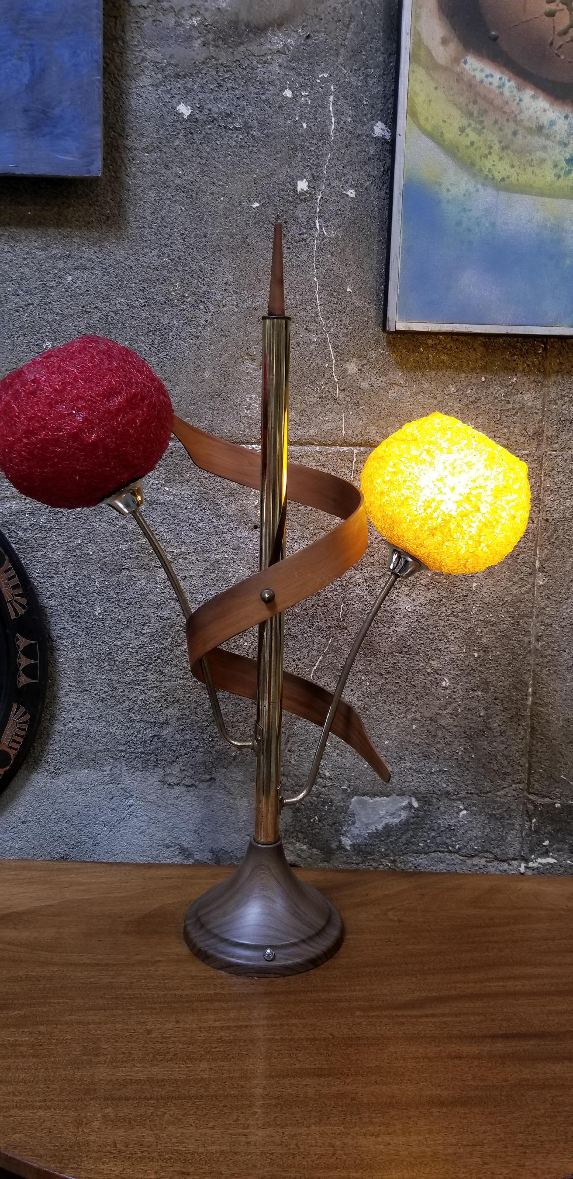 Mid-Century Modern Spaghetti Table Lamp In Good Condition For Sale In Fulton, CA