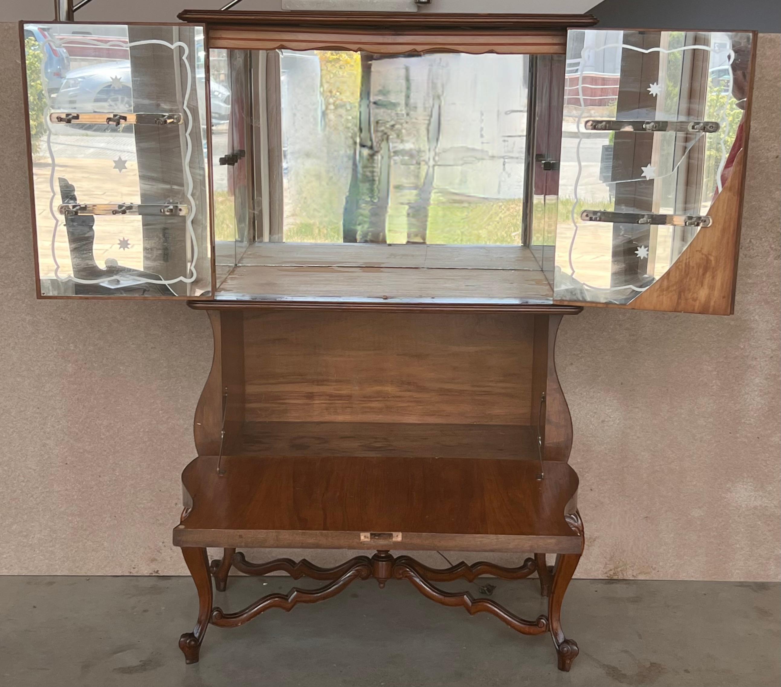 Mid-Century Modern Spanish Walnut Wood and Mirror Bar Cabinet, 1940s In Good Condition For Sale In Miami, FL