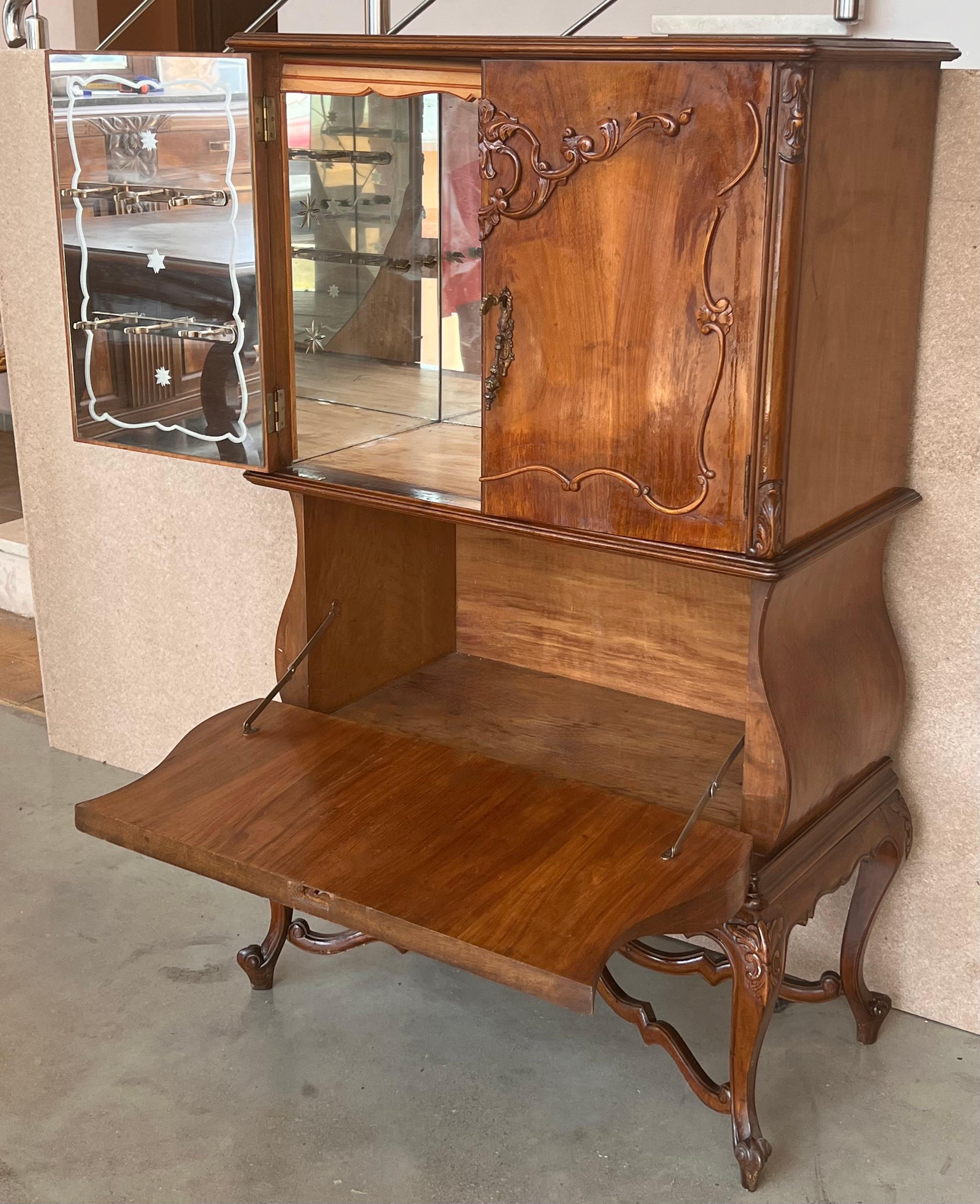 Mid-Century Modern Spanish Walnut Wood and Mirror Bar Cabinet, 1940s For Sale 1