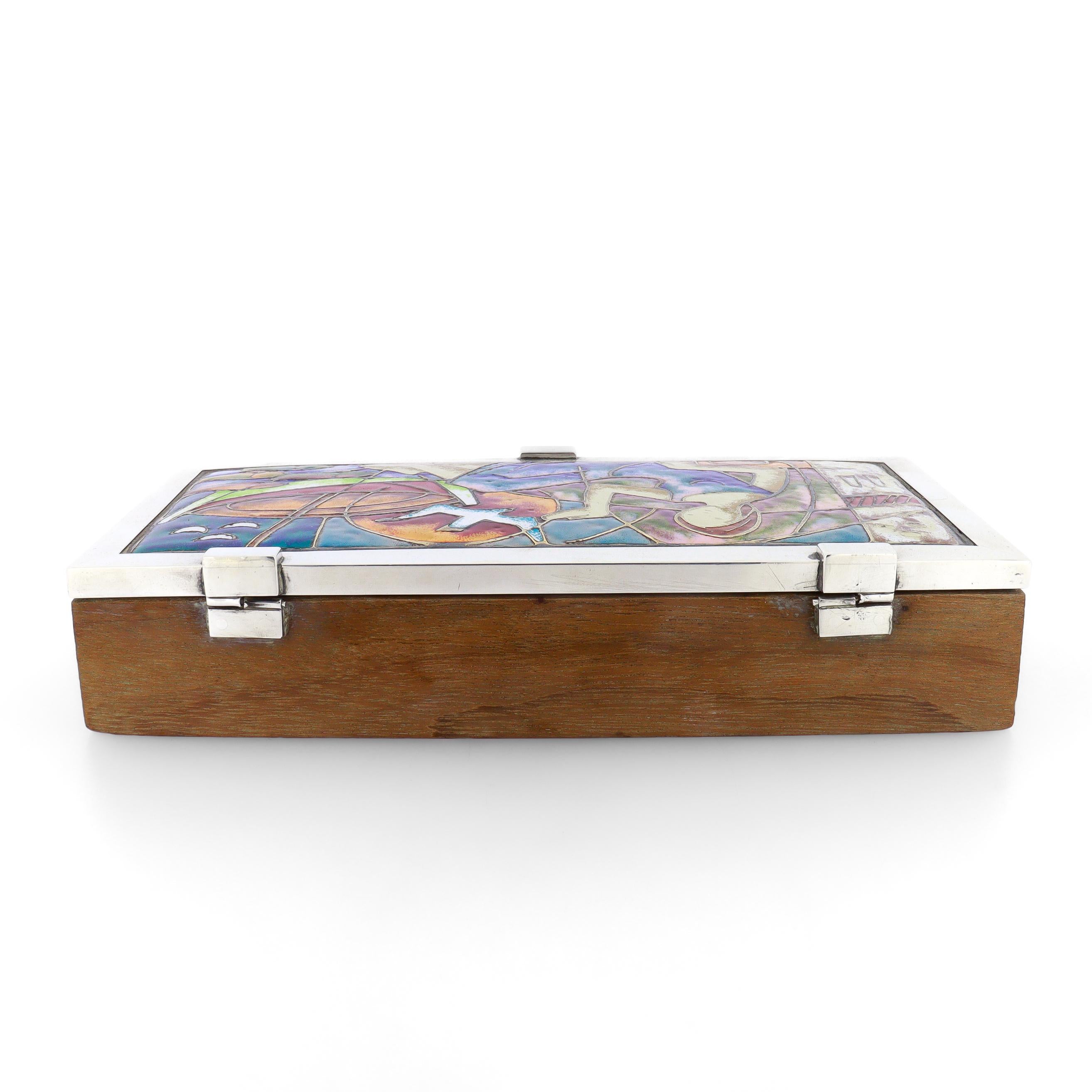 Caja de madera española moderna de mediados de siglo con tapa de plata y esmalte en venta 3