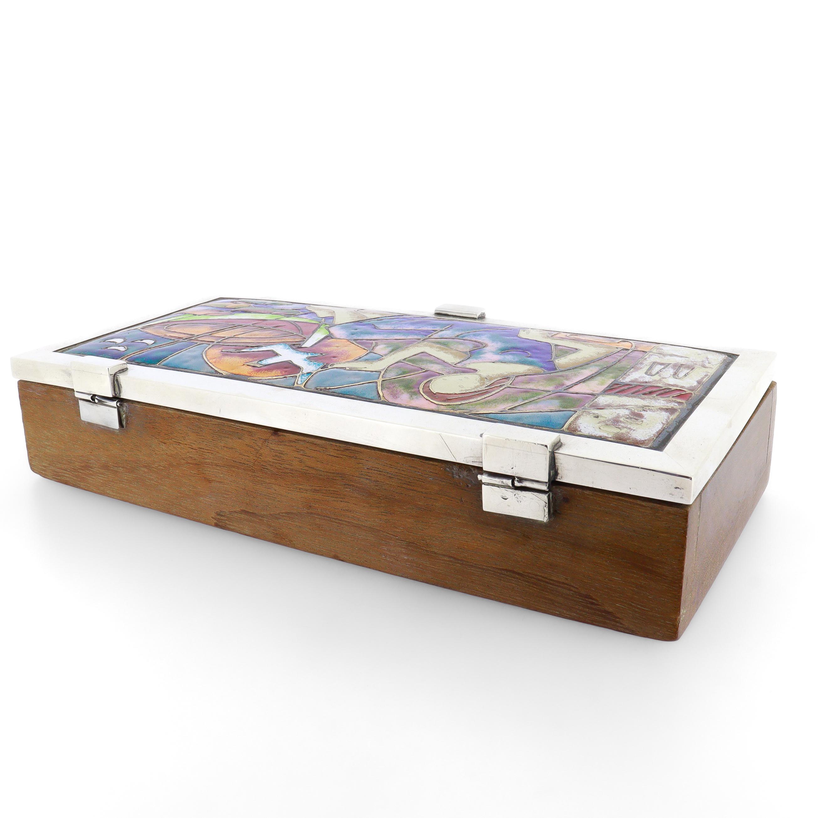 Caja de madera española moderna de mediados de siglo con tapa de plata y esmalte en venta 4