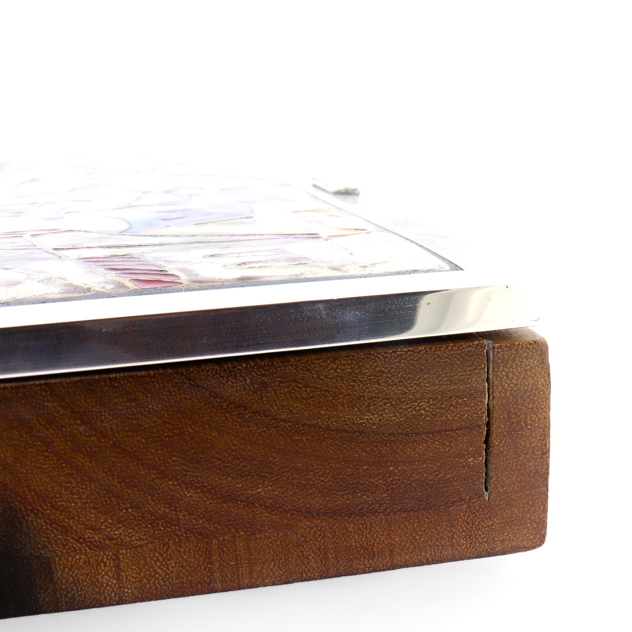 Caja de madera española moderna de mediados de siglo con tapa de plata y esmalte en venta 13